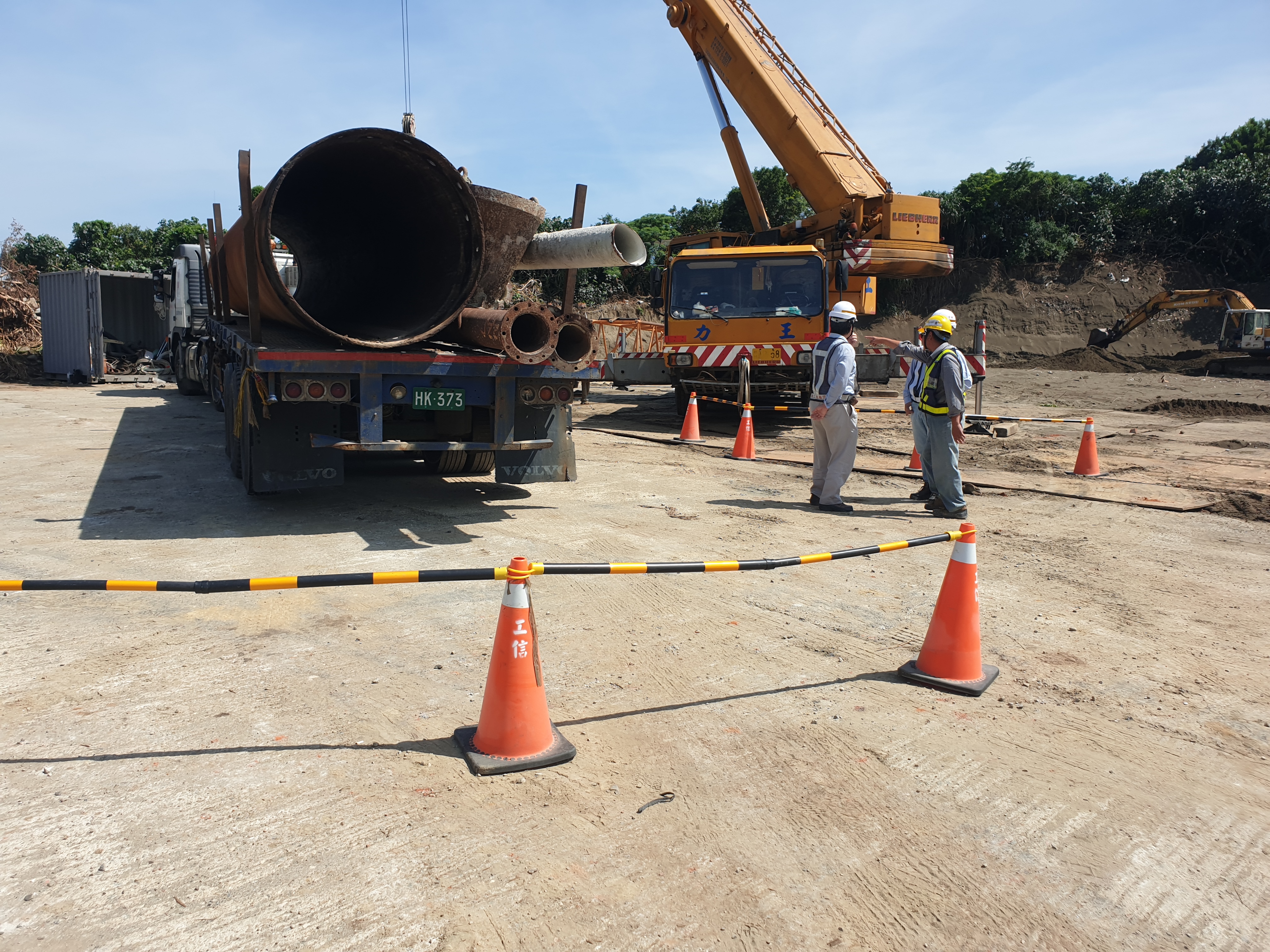 八里端試樁機具設備進場
