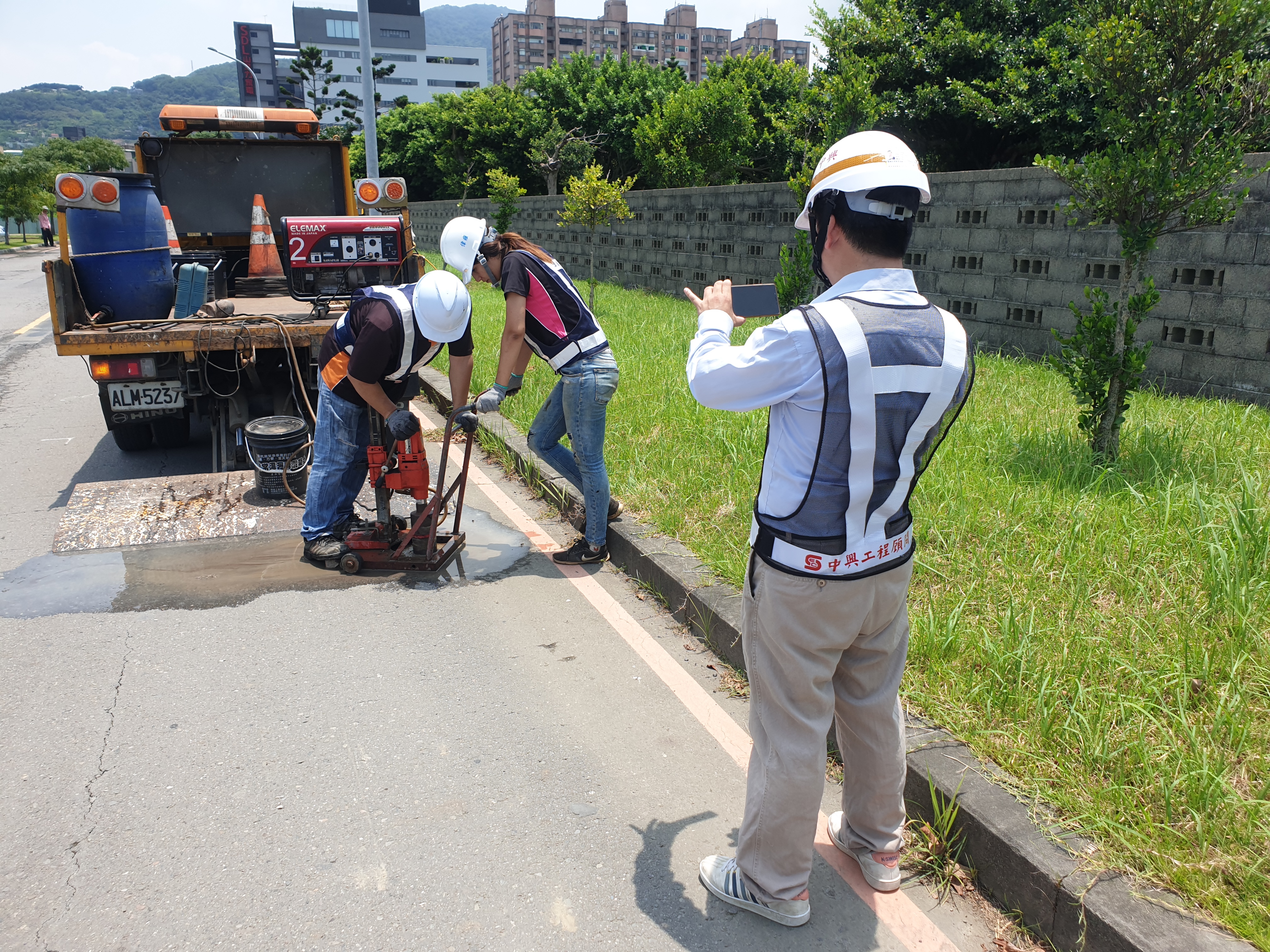八里端忠孝路鑽心取樣