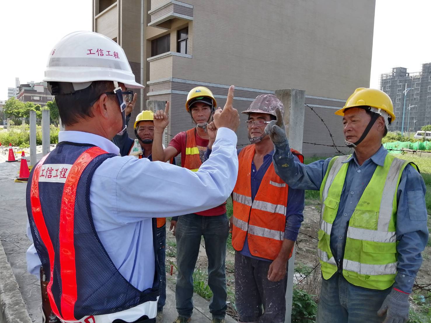 八里端施工圍籬工班上工前工程師勤前教育ll