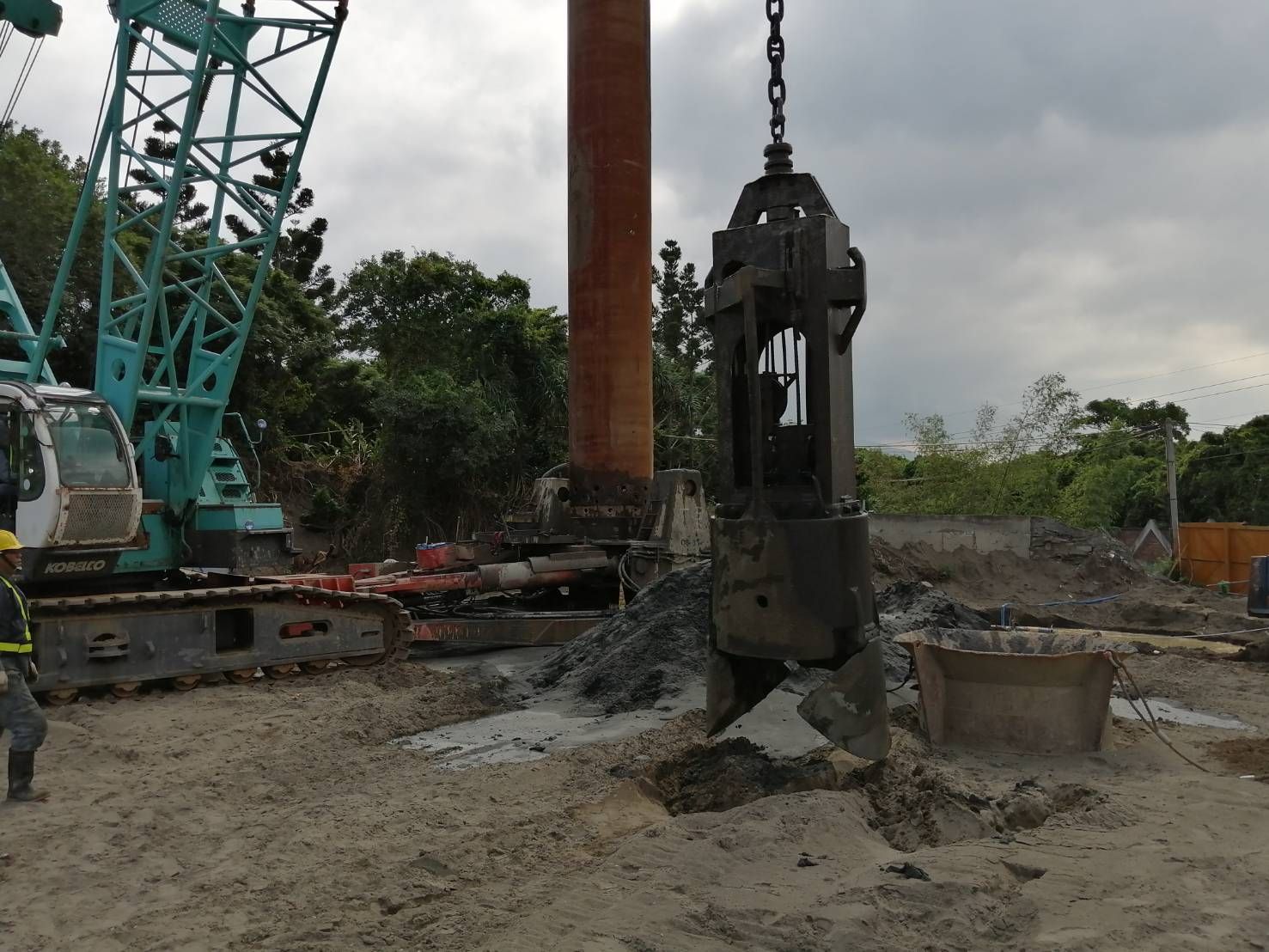 八里端試樁基樁開挖