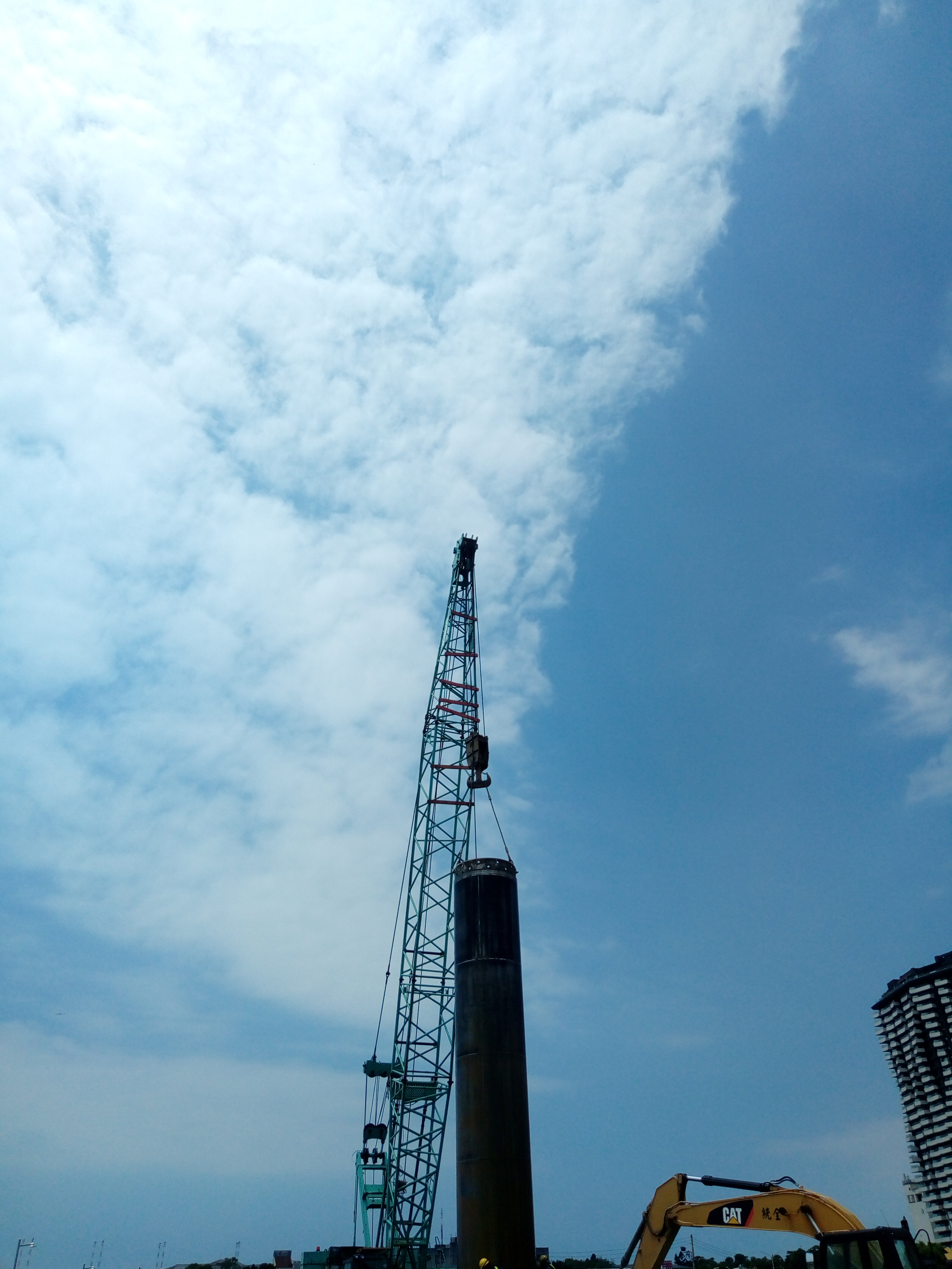 淡水端陸上段基礎基樁套管吊放安裝