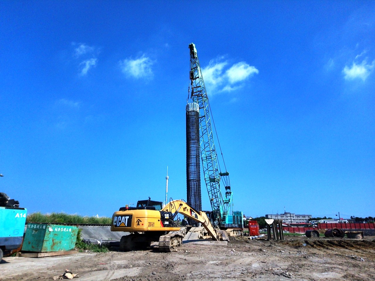 淡水端陸上段基礎基樁鋼筋籠吊放