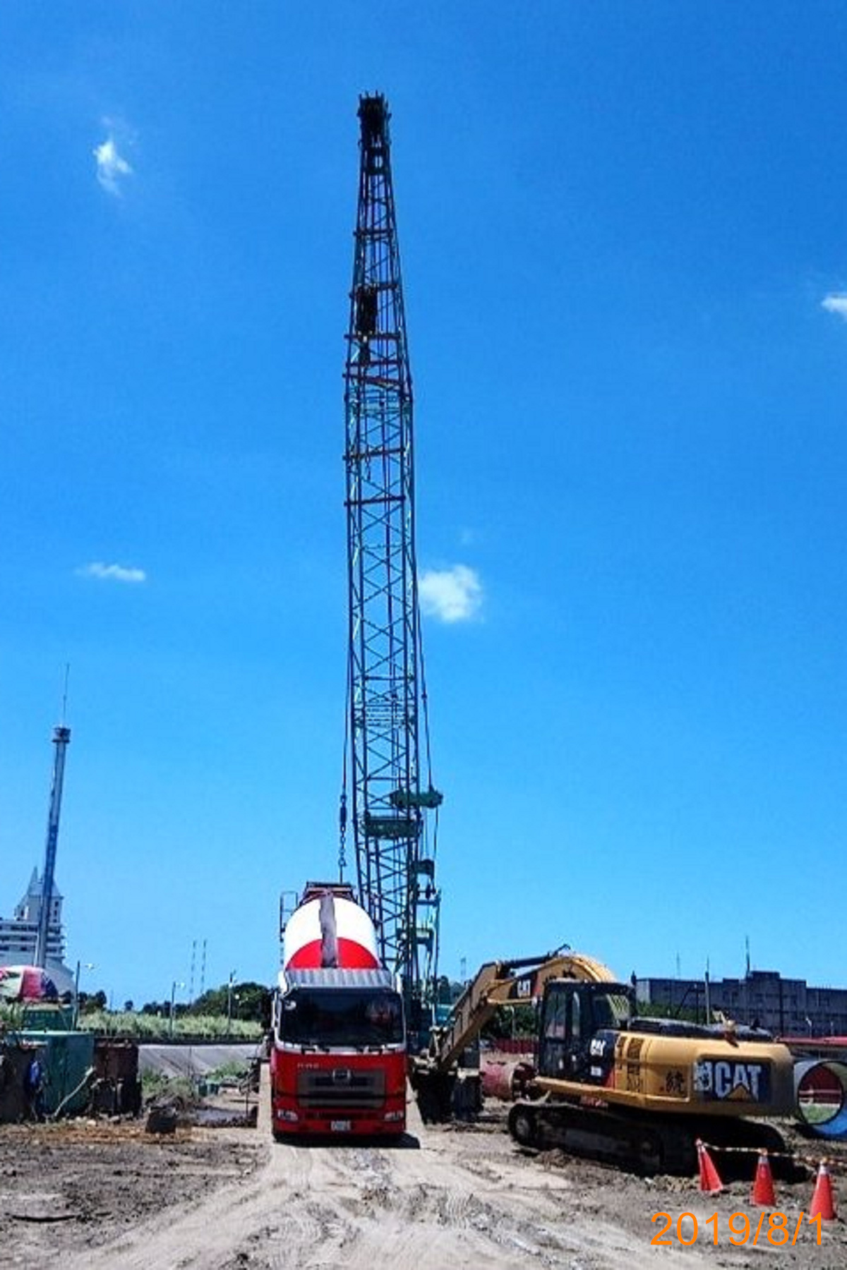 淡水端陸上段基礎基樁混凝土澆置