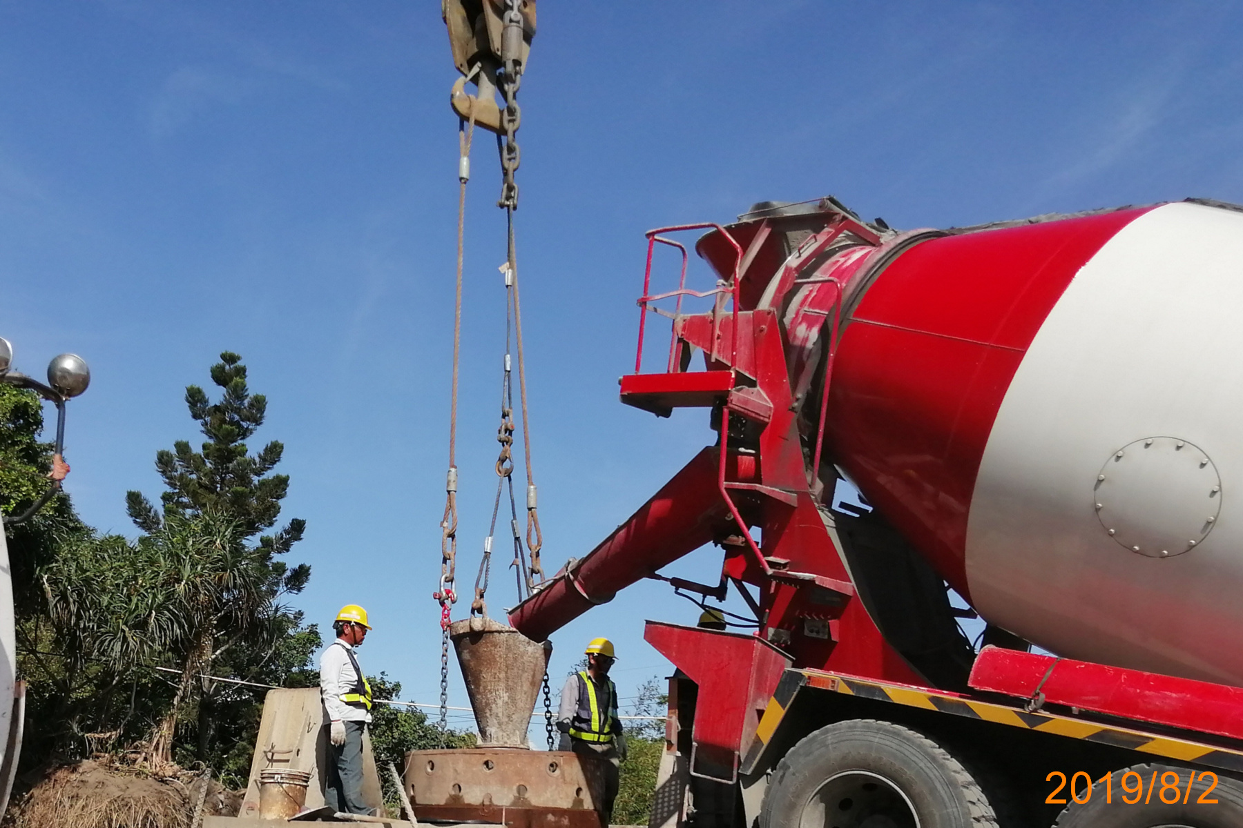 淡水端陸上段基礎基樁混凝土澆置