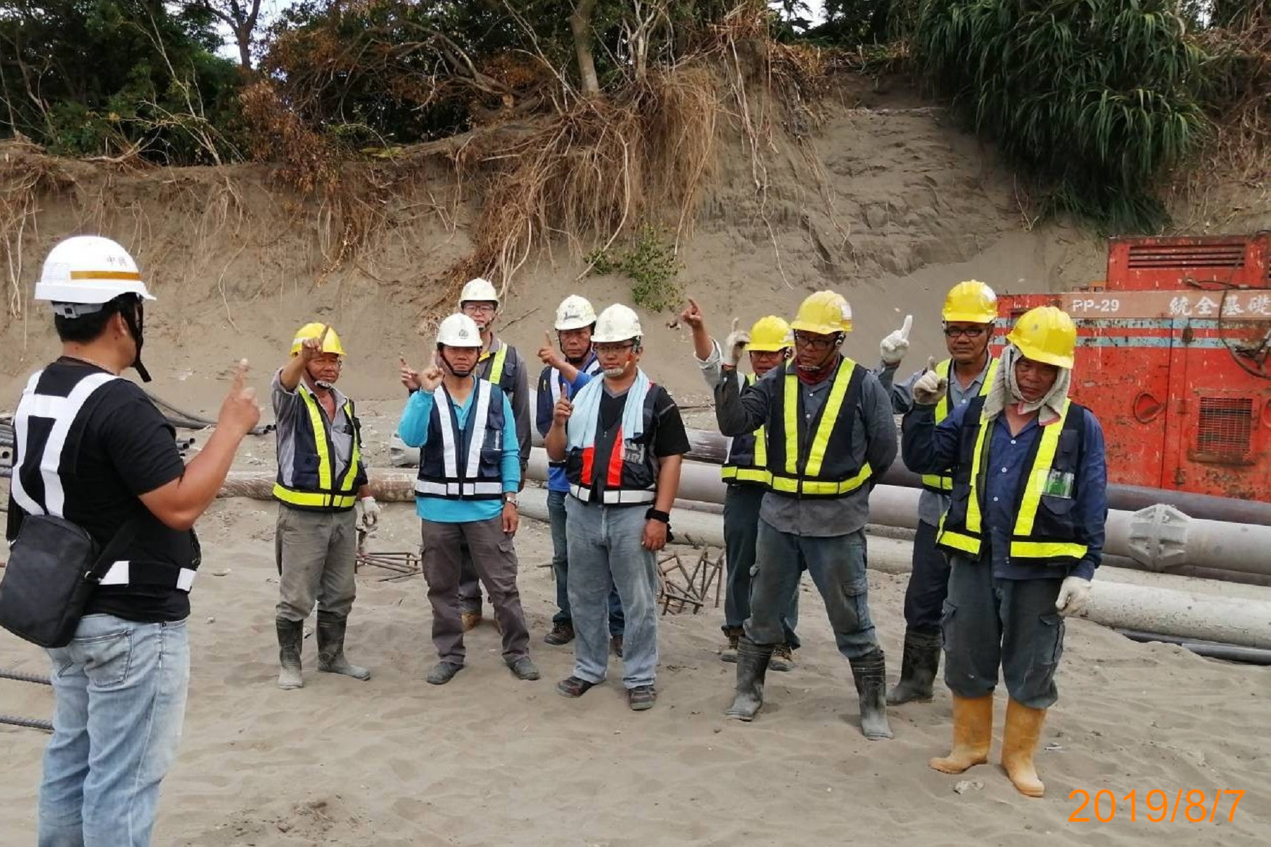 八里端施工工班上工前由監造工程師勤前教育
