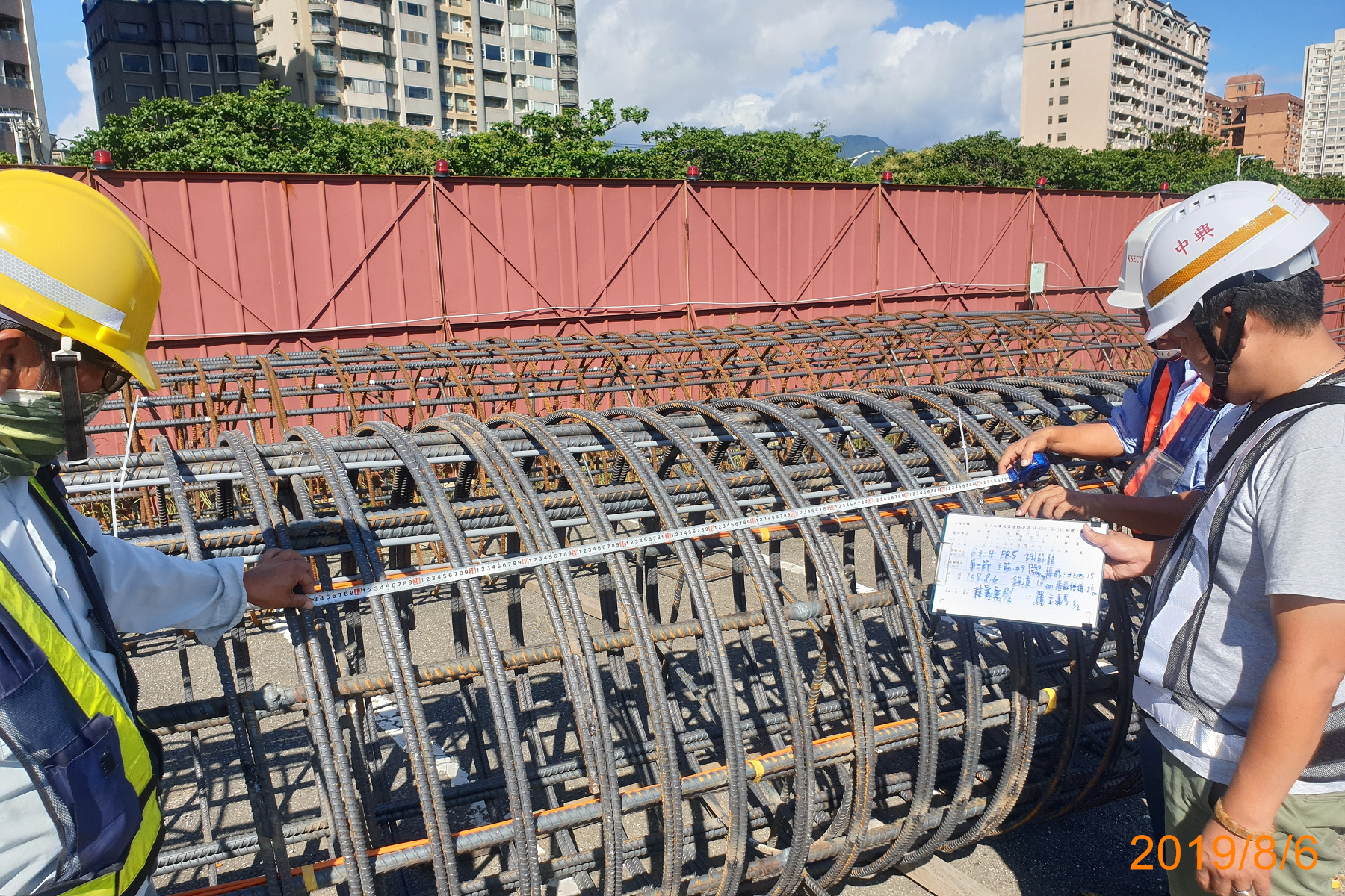 八里端試樁基樁鋼筋籠製作後進行查驗