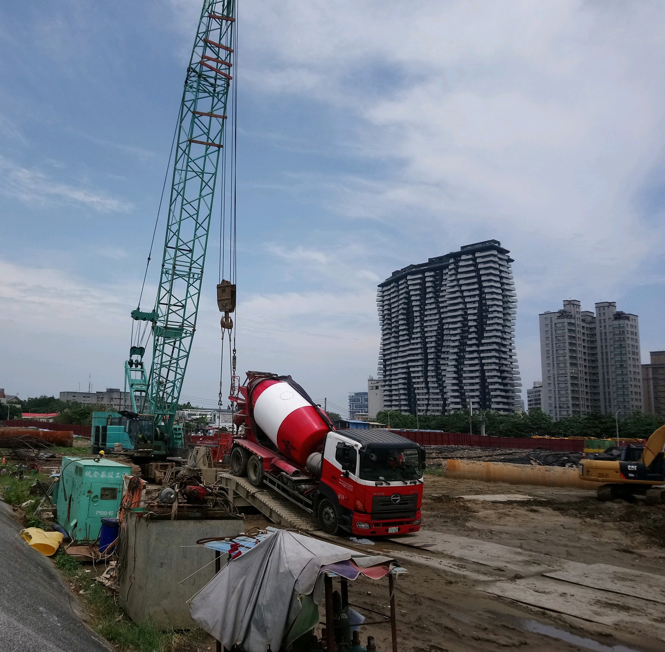 淡水端陸上段基樁混凝土澆置