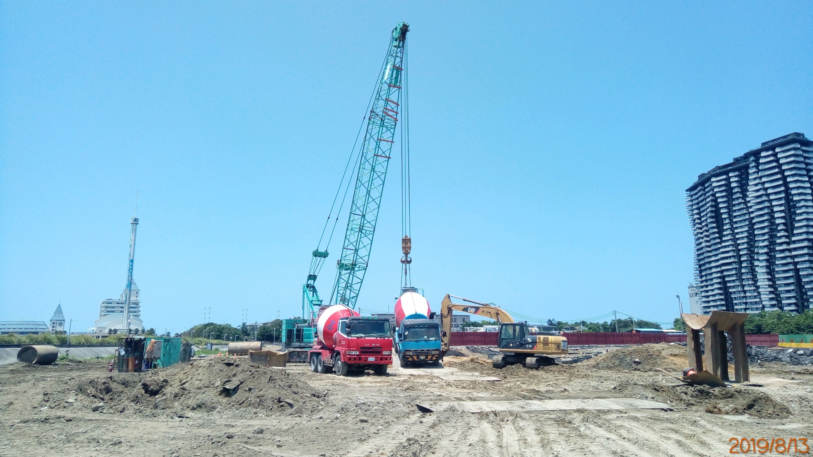 淡水端陸上段基礎基樁混凝土澆置