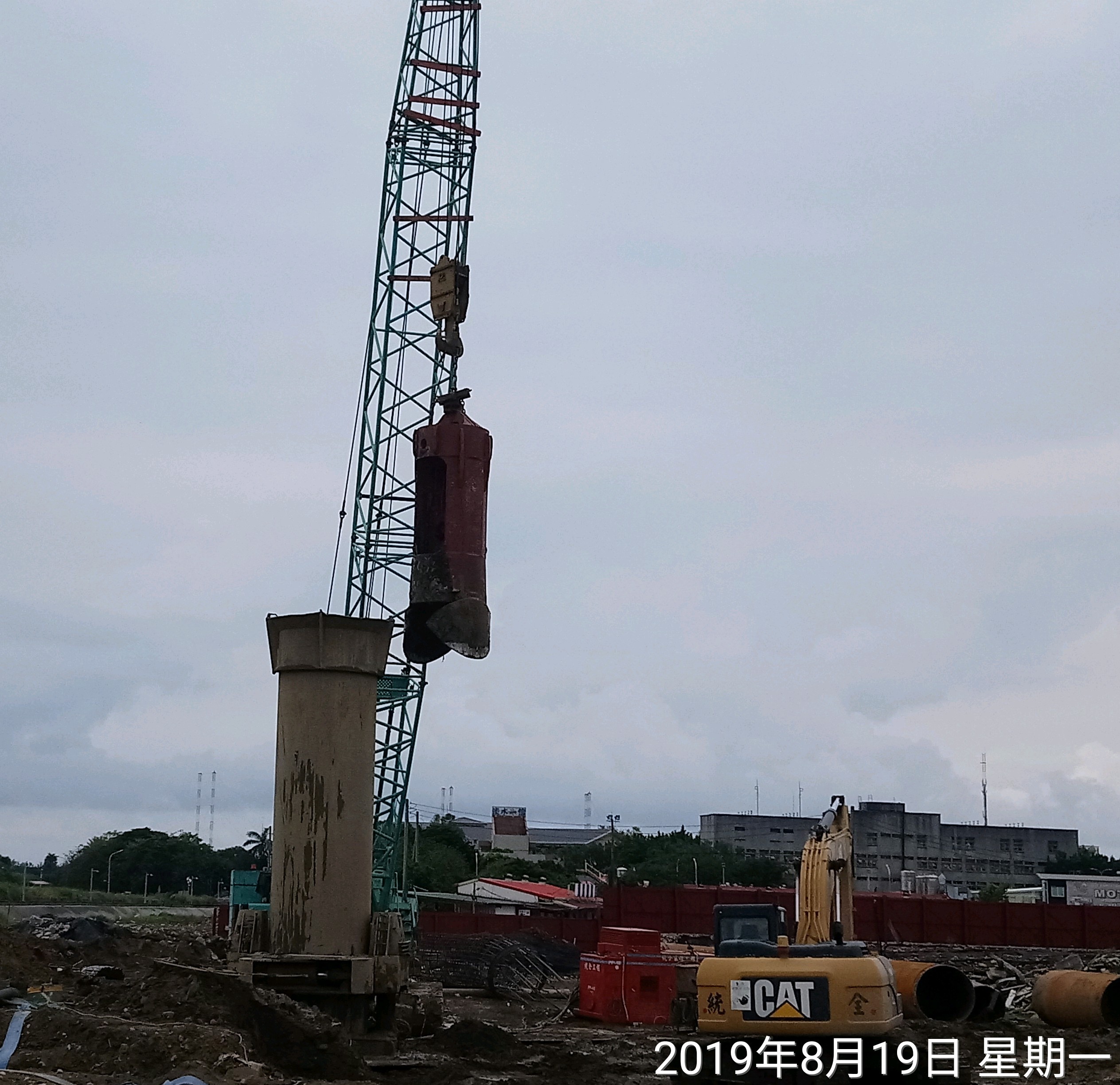 淡水端陸上段基礎基樁開挖