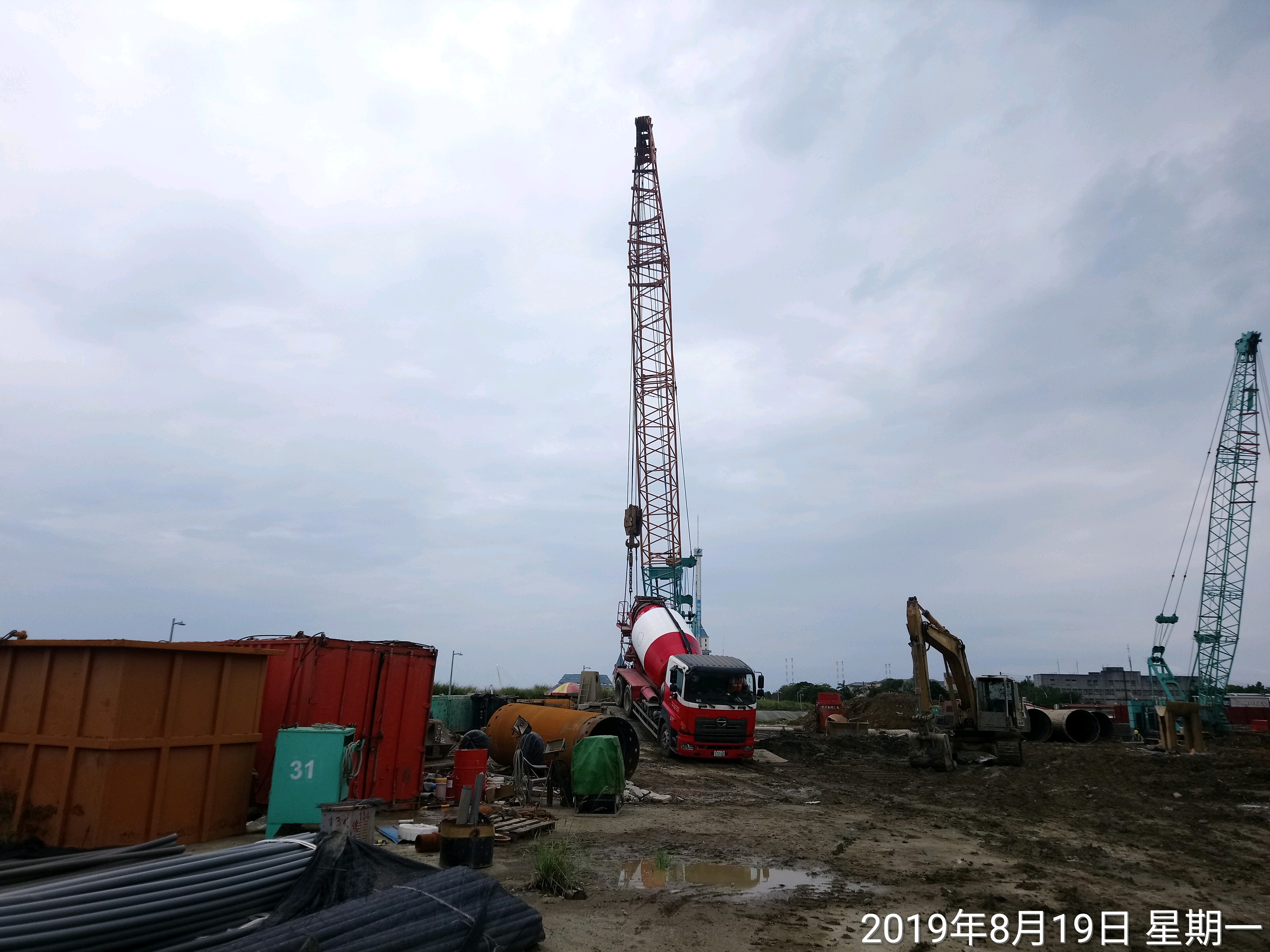 淡水端陸上段基礎基樁混凝土澆置