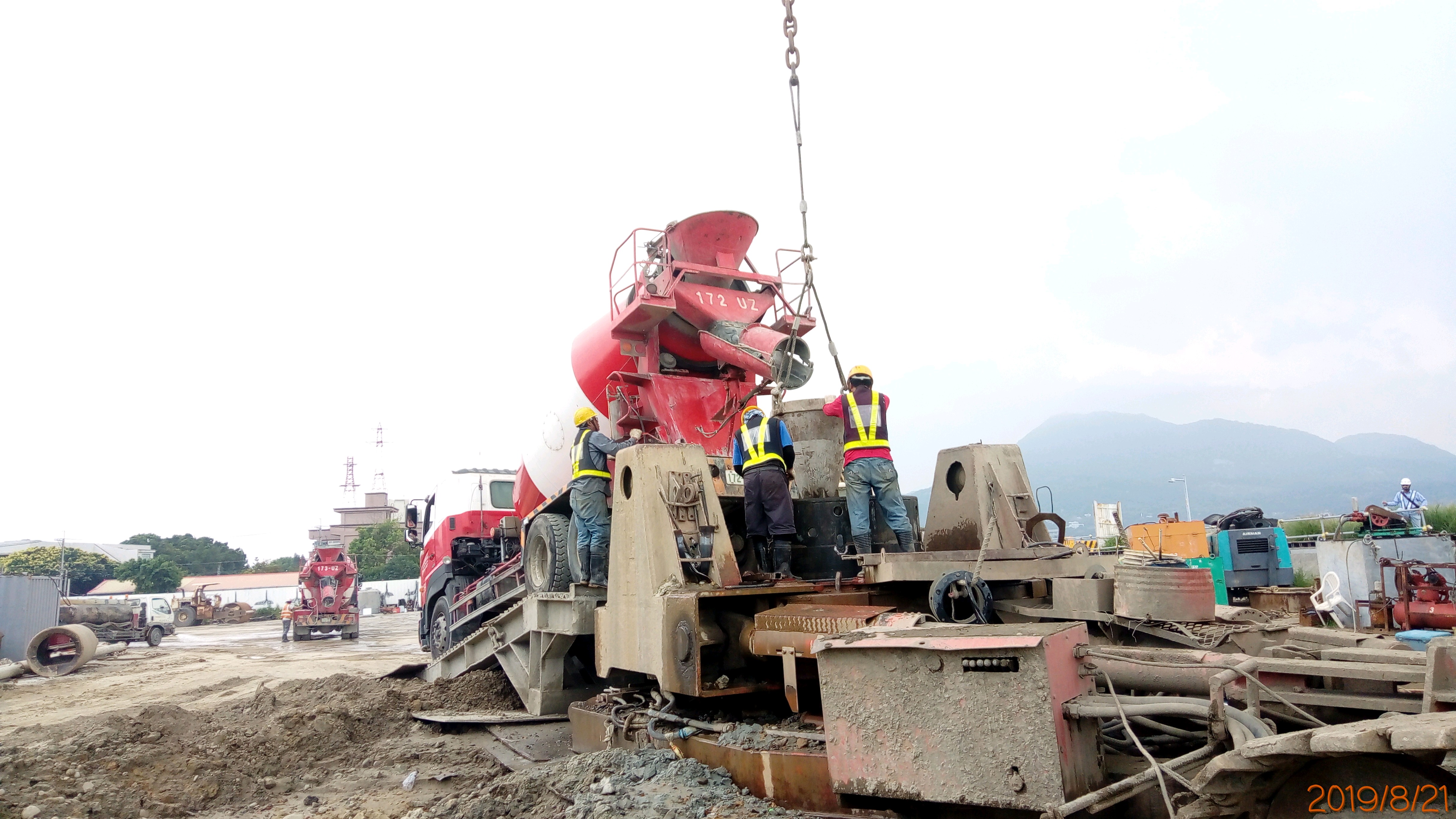 淡水端陸上段基礎基樁混凝土澆置