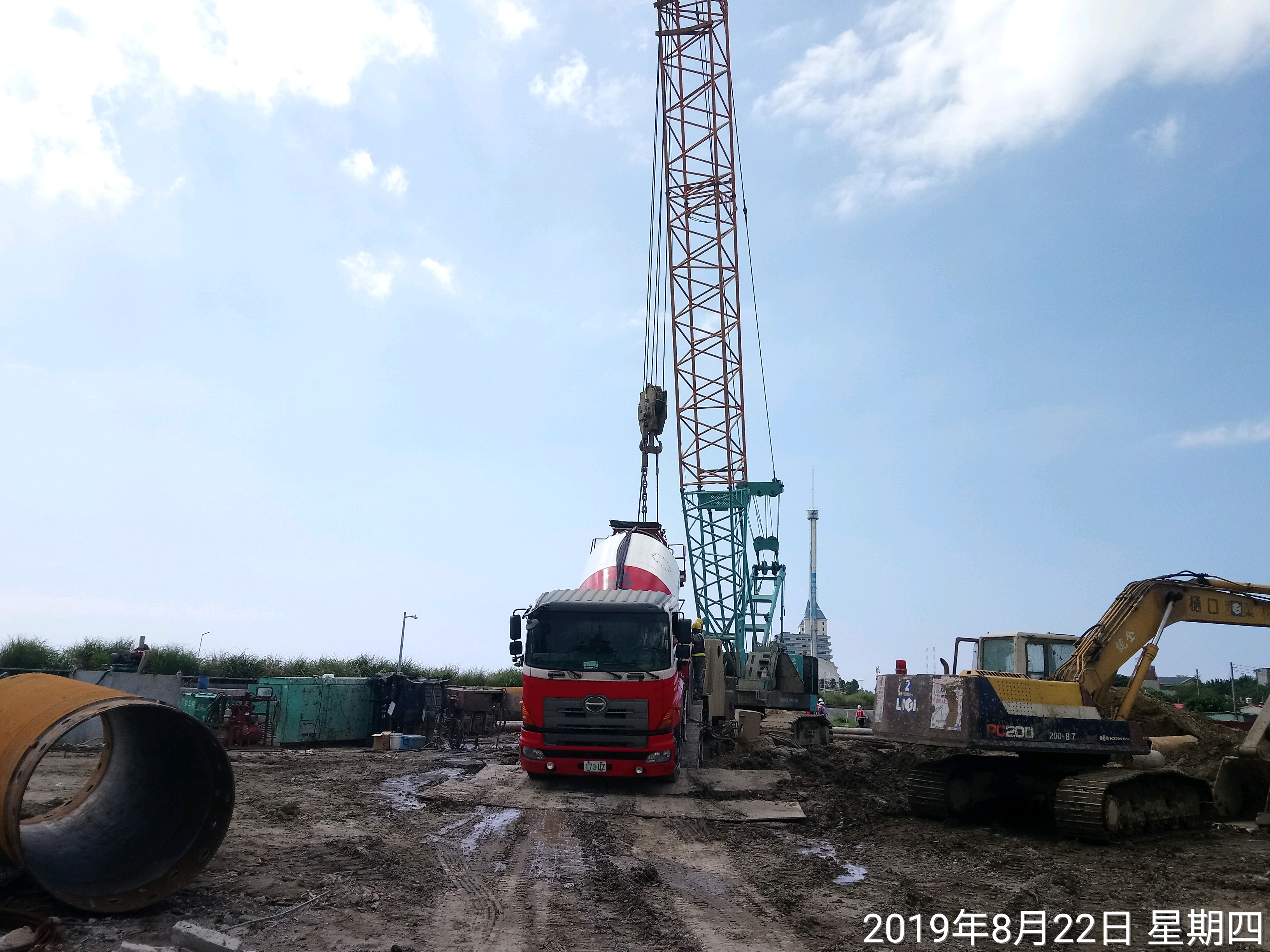 淡水端陸上段基礎基樁混凝土澆置