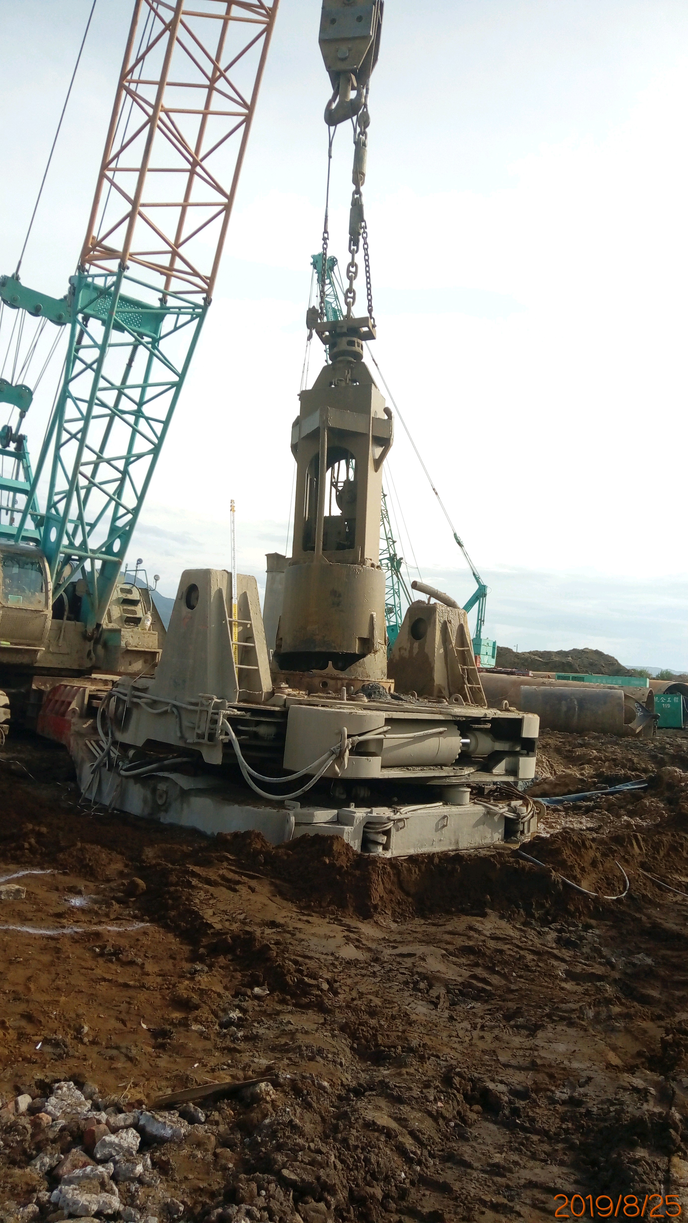 淡水端陸上段基礎基樁開挖