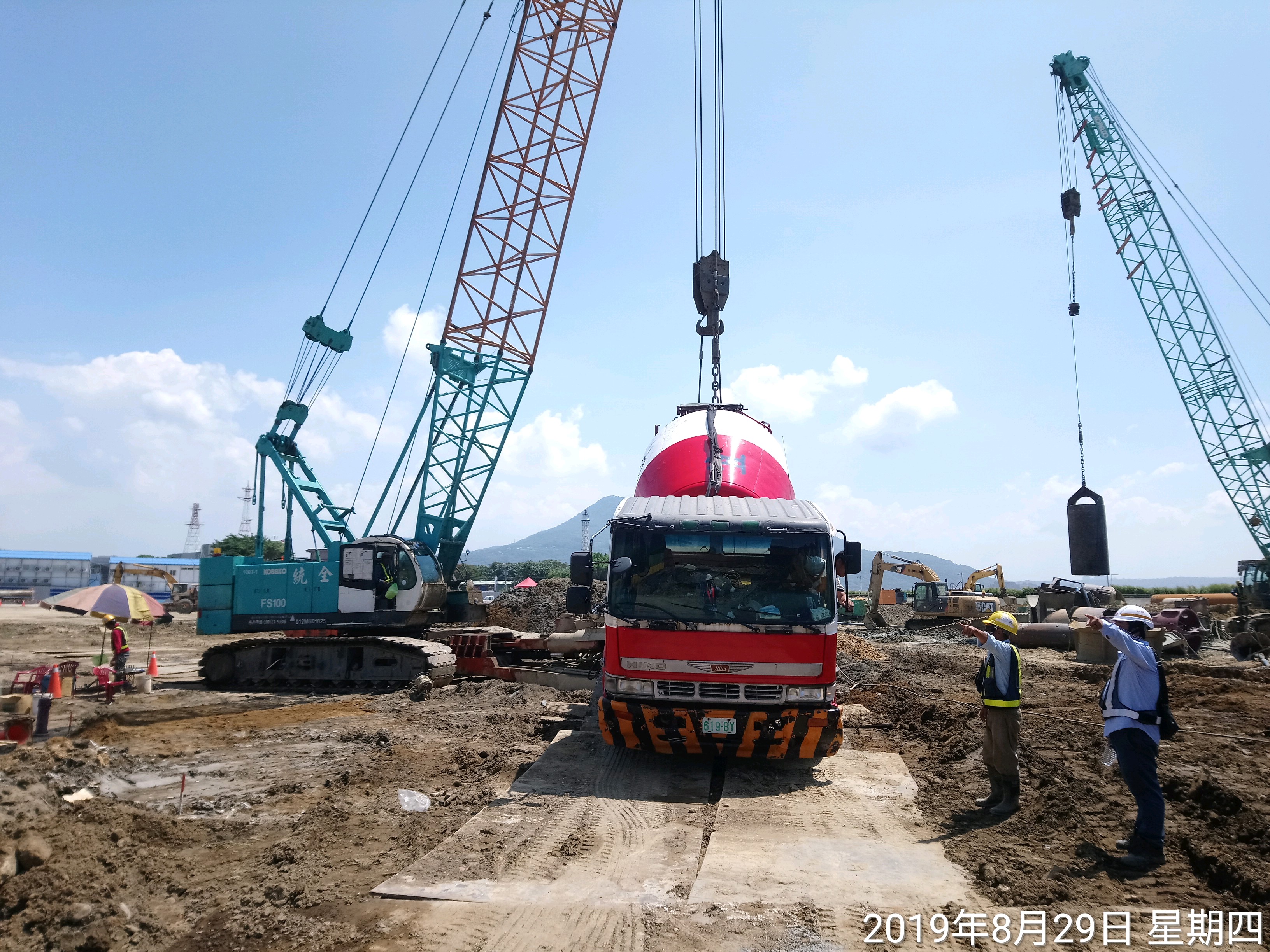 淡水端陸上段基礎基樁混凝土澆置