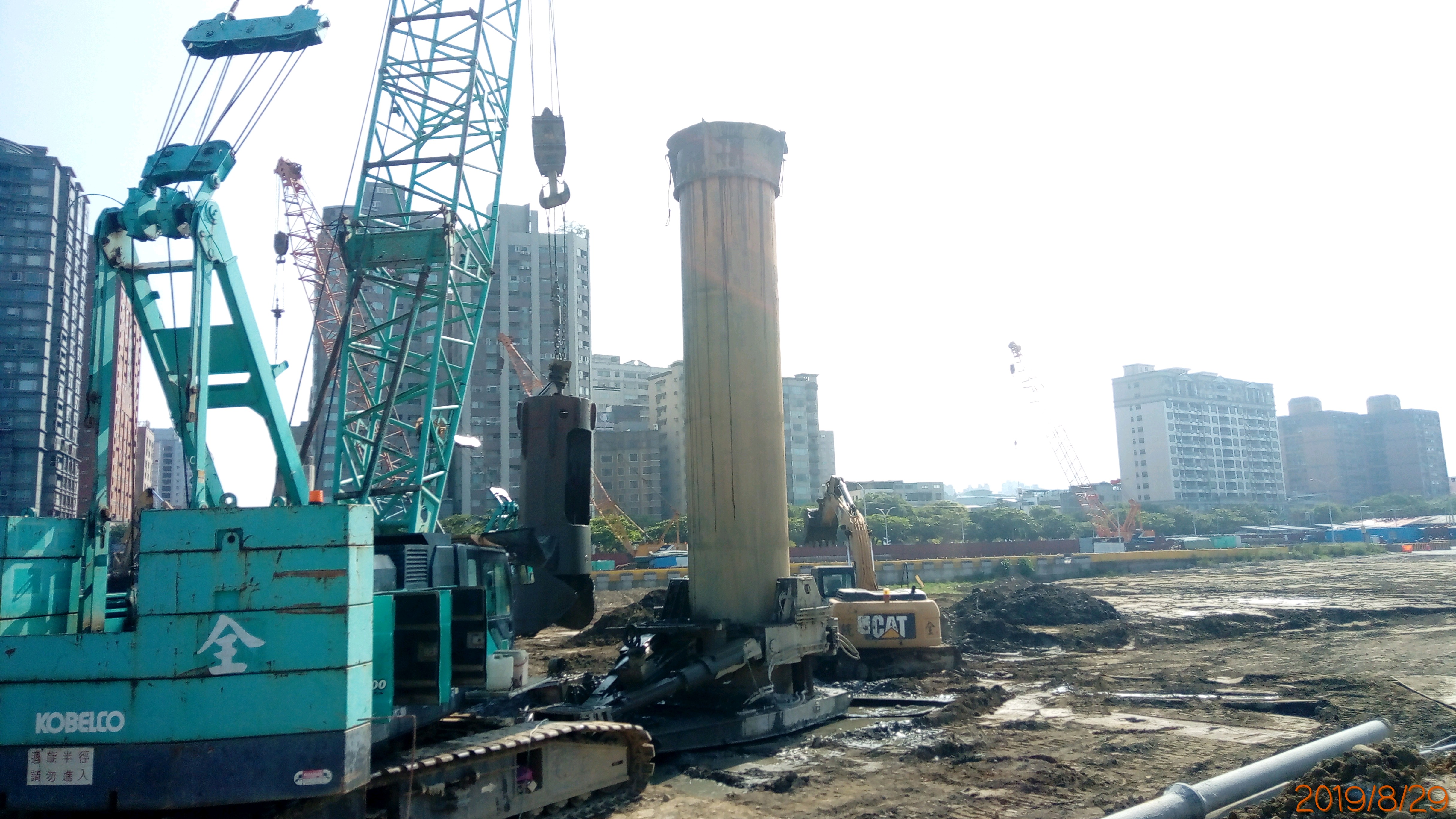 淡水端陸上段基礎基樁開挖