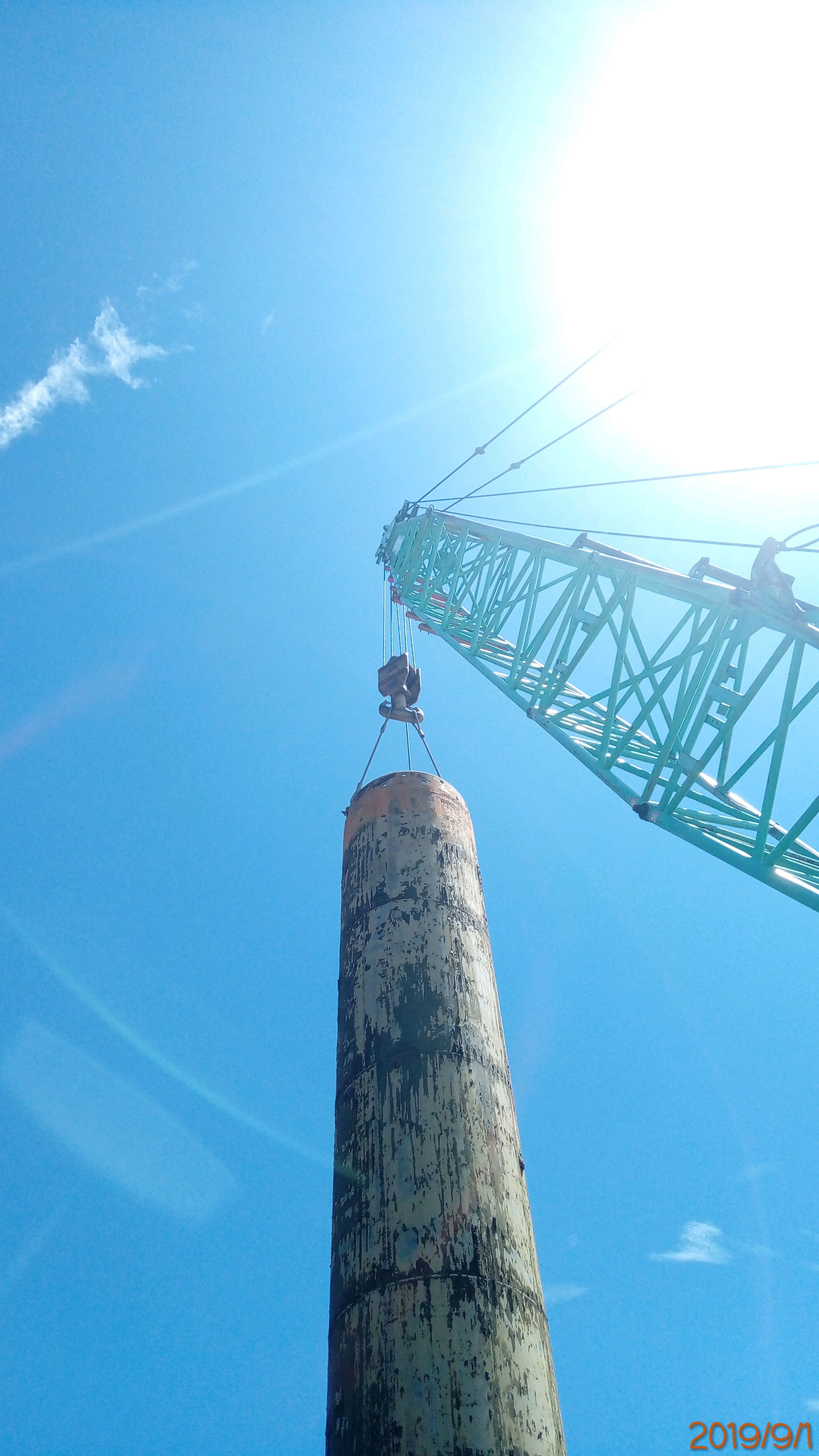 淡水端陸上段基礎基樁套管吊運
