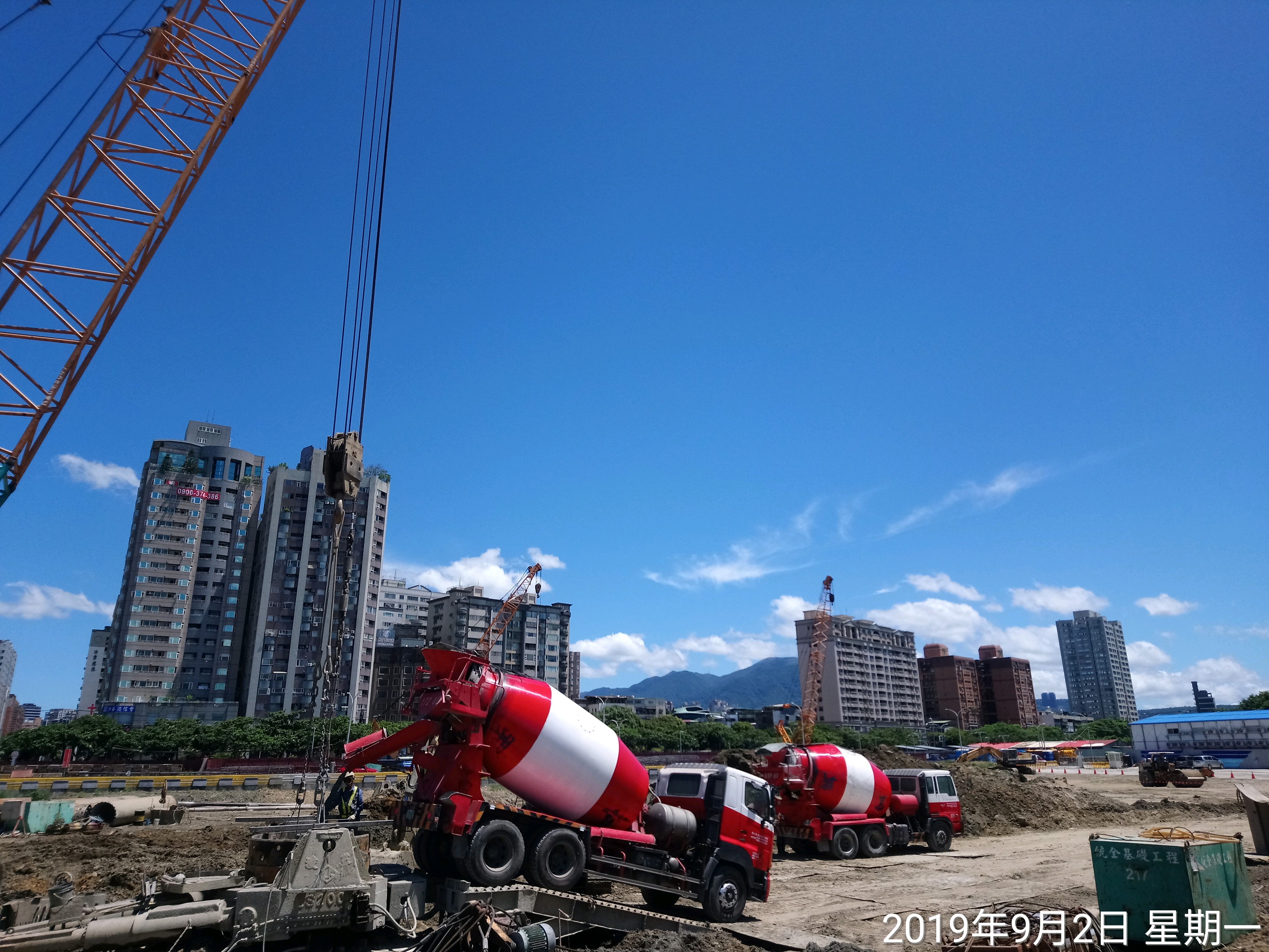 淡水端陸上段基礎基樁混凝土澆置