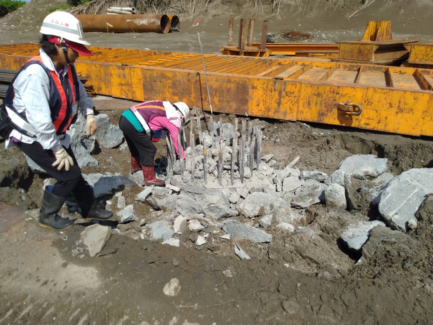 八里端試樁基樁頭破除及清理