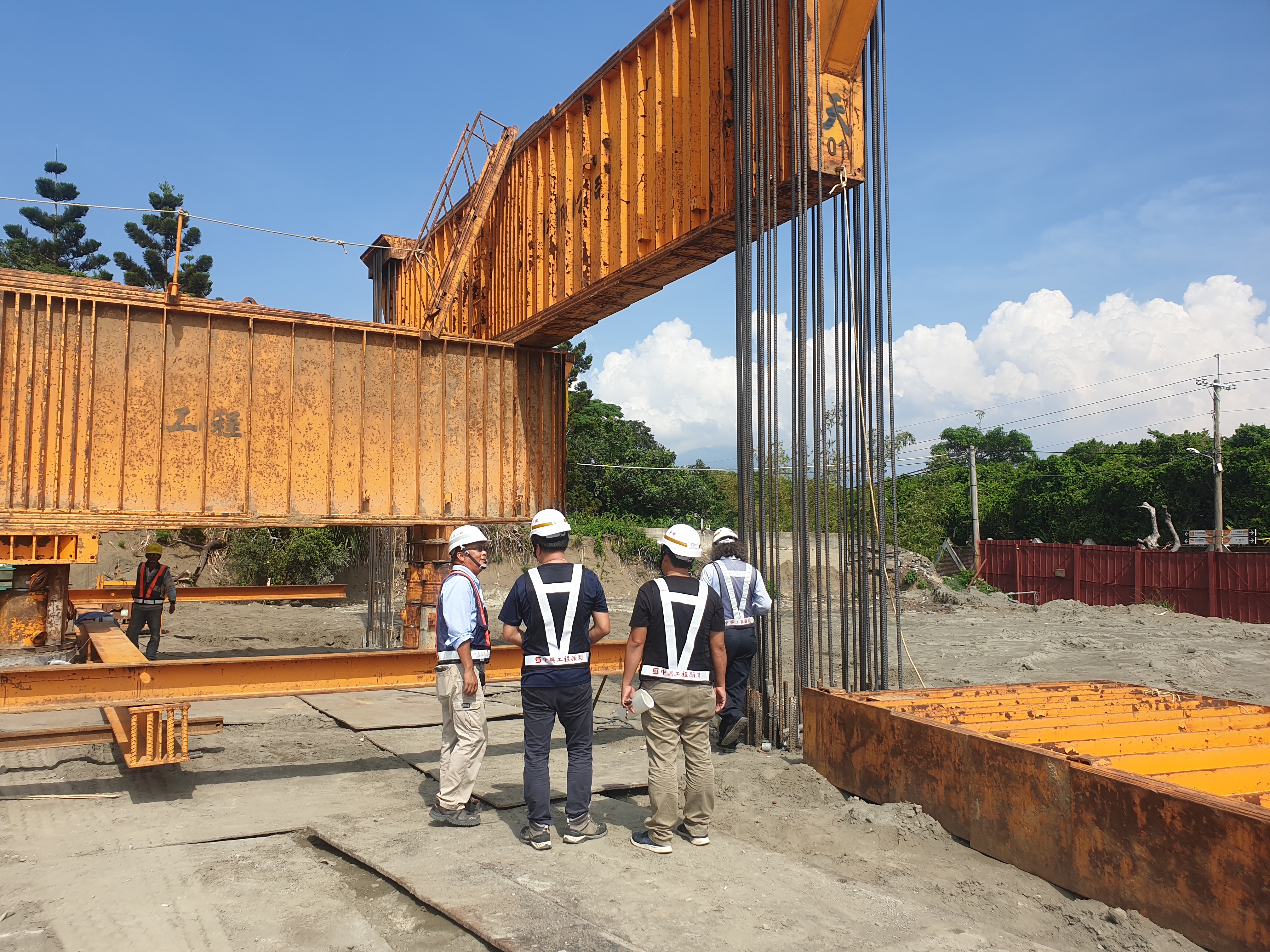 八里端基樁載重試驗之構件安裝