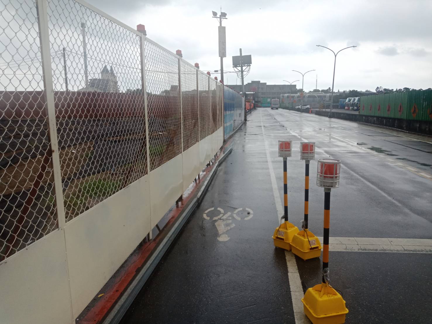 淡水端第一階交通維持圍籬架設