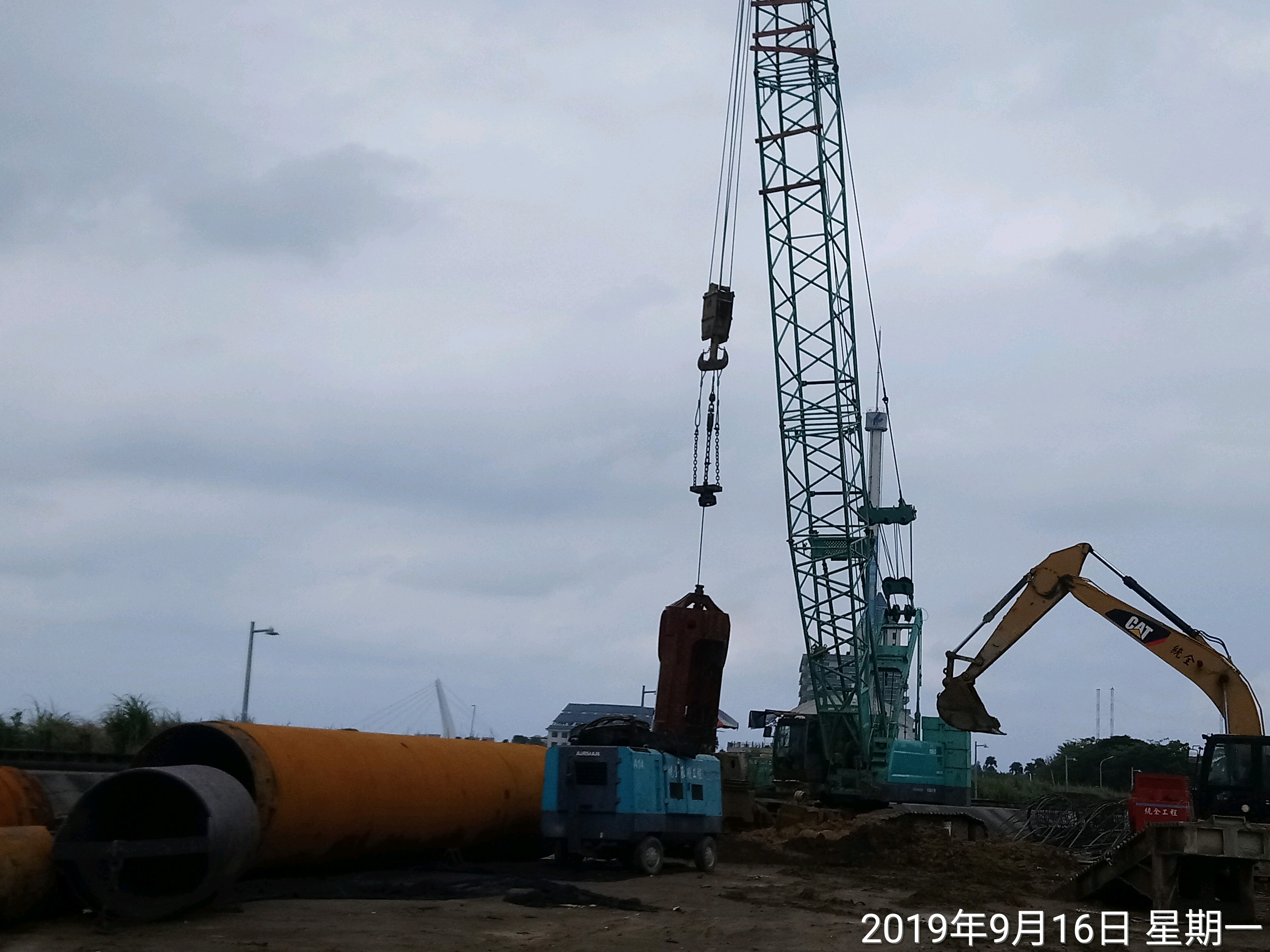 淡水端陸上段基礎基樁挖掘