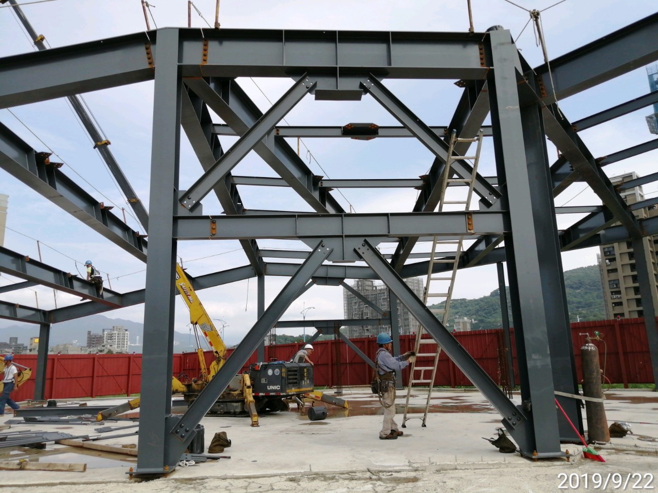 八里端願景館鋼構件組立