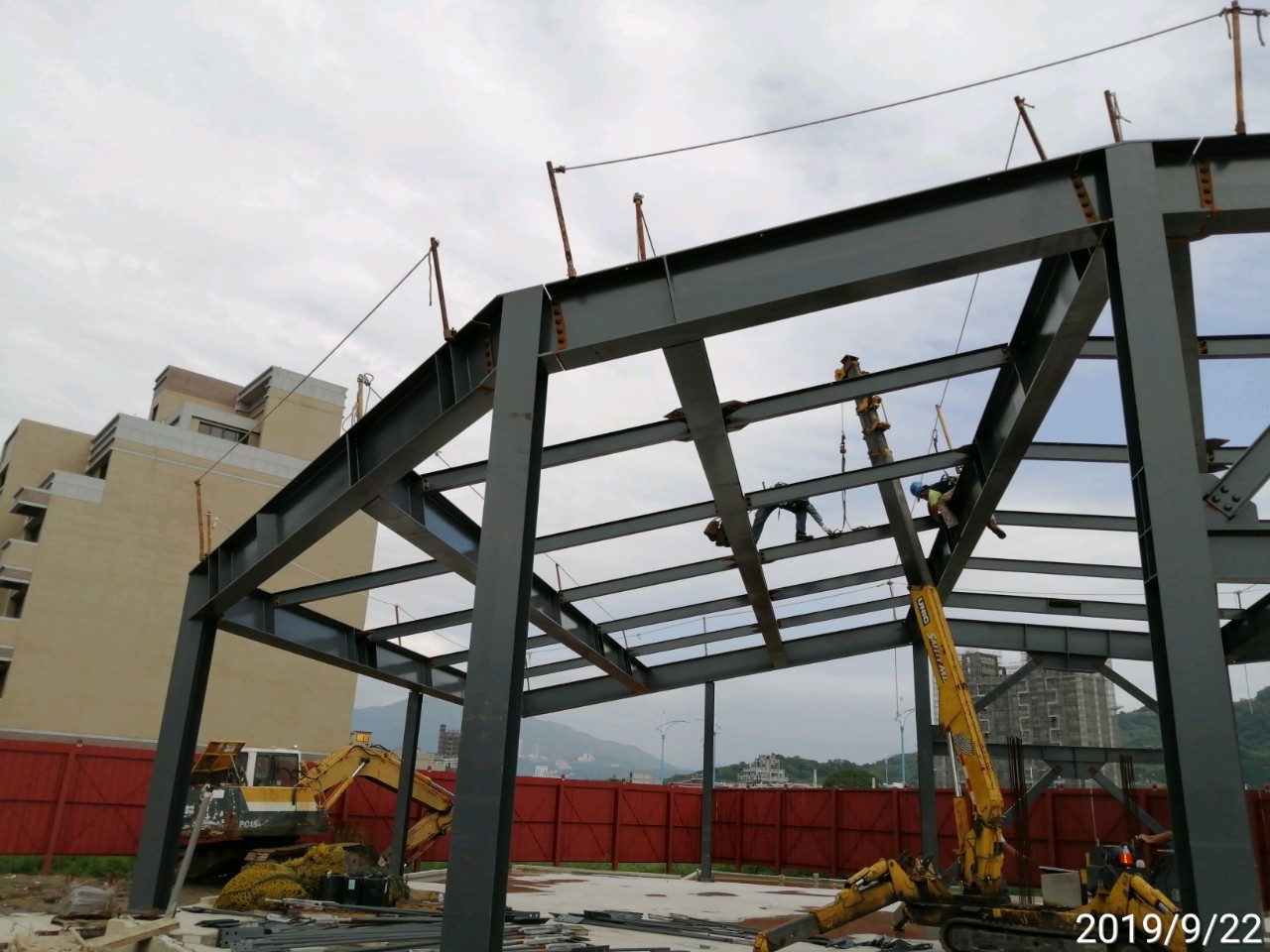 八里端願景館鋼構件組立