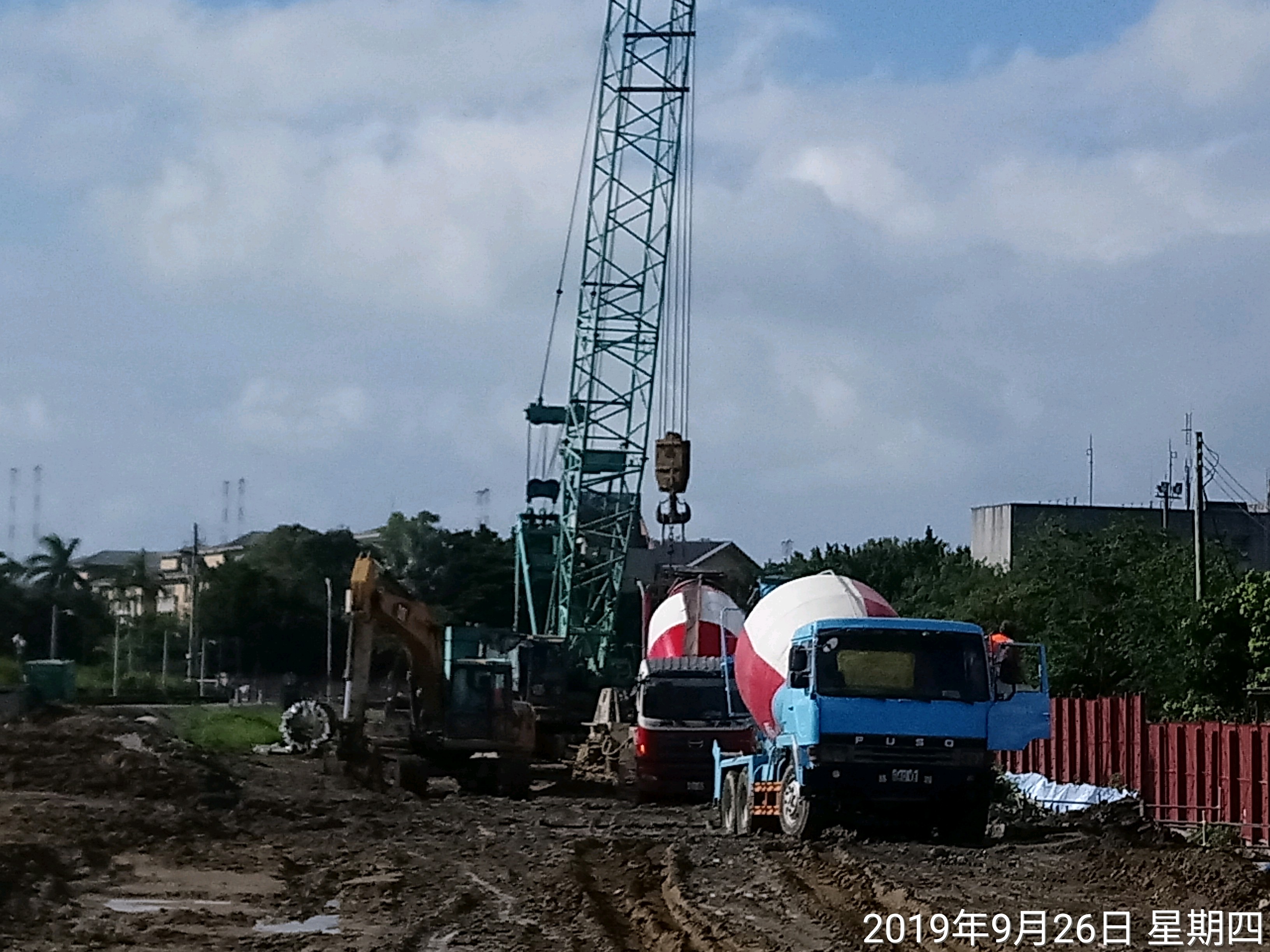 淡水端陸上段基礎基樁混凝土澆置