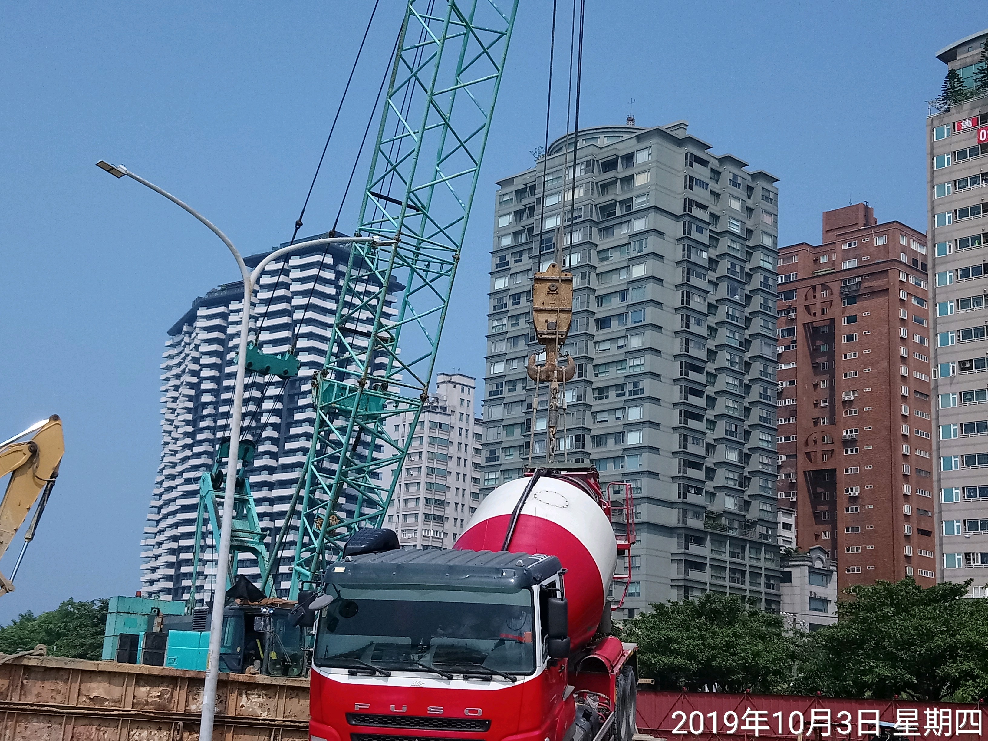 淡水端陸上段基礎基樁混凝土澆置