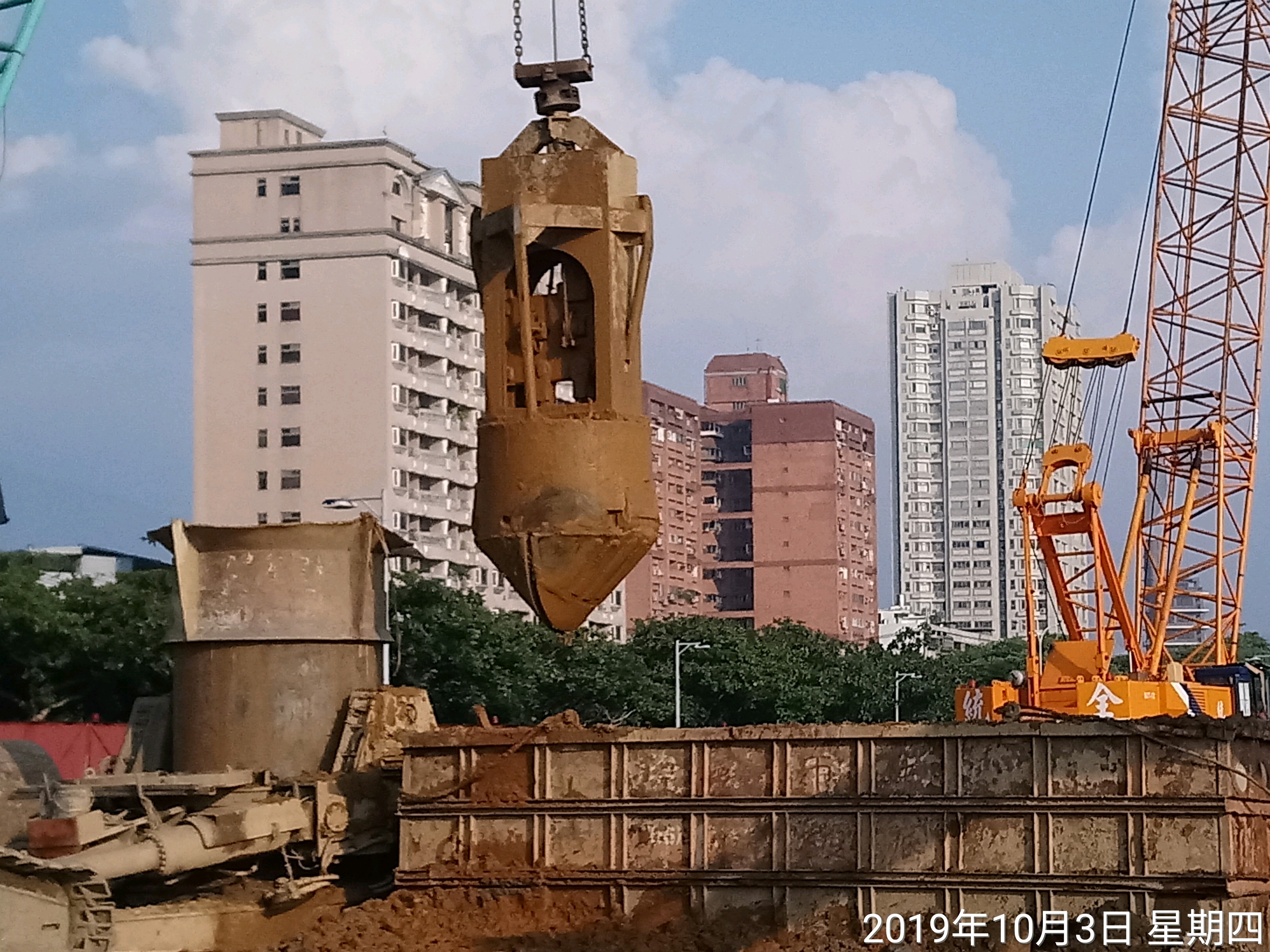 淡水端陸上段基礎基樁挖掘