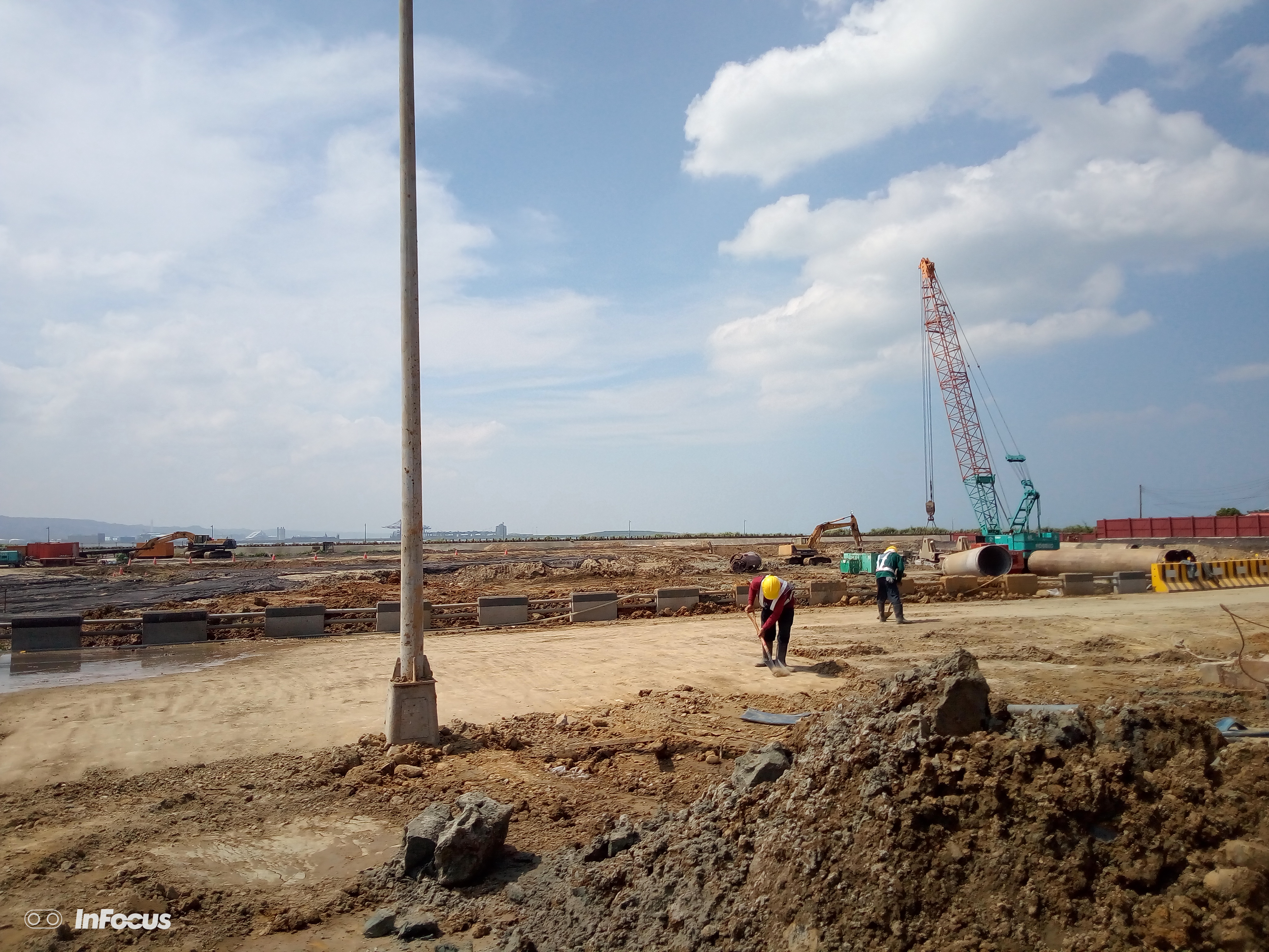 淡水端工區不定時進行清理