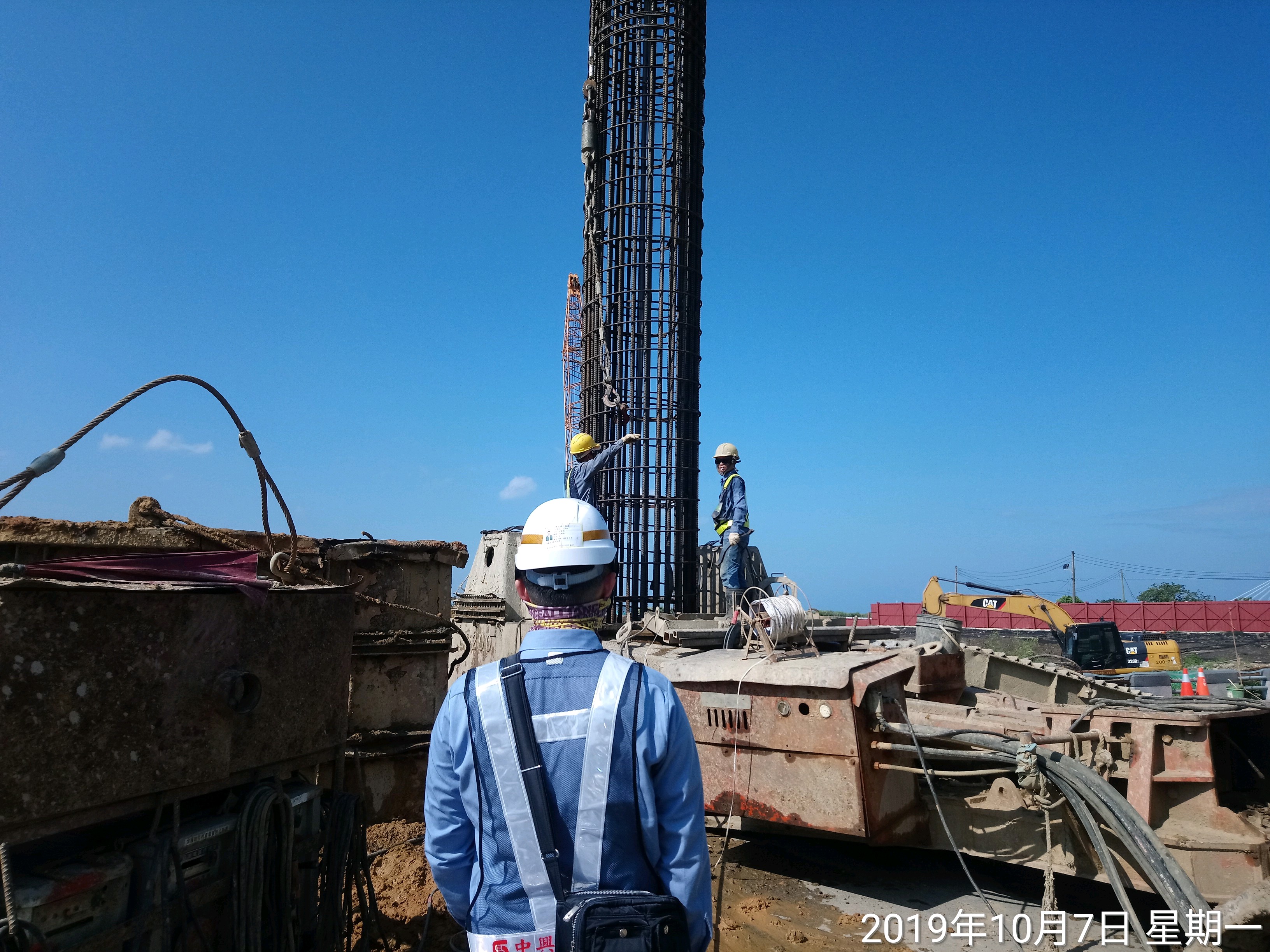 淡水端陸基樁鋼筋籠搭揞及吊放