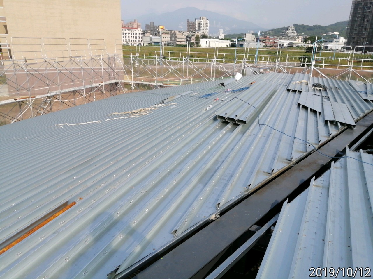 八里端願景館屋頁版安裝組立