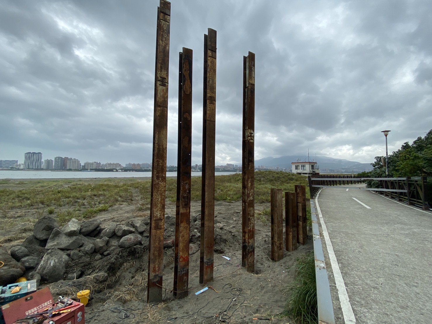 八里端便橋型鋼打設