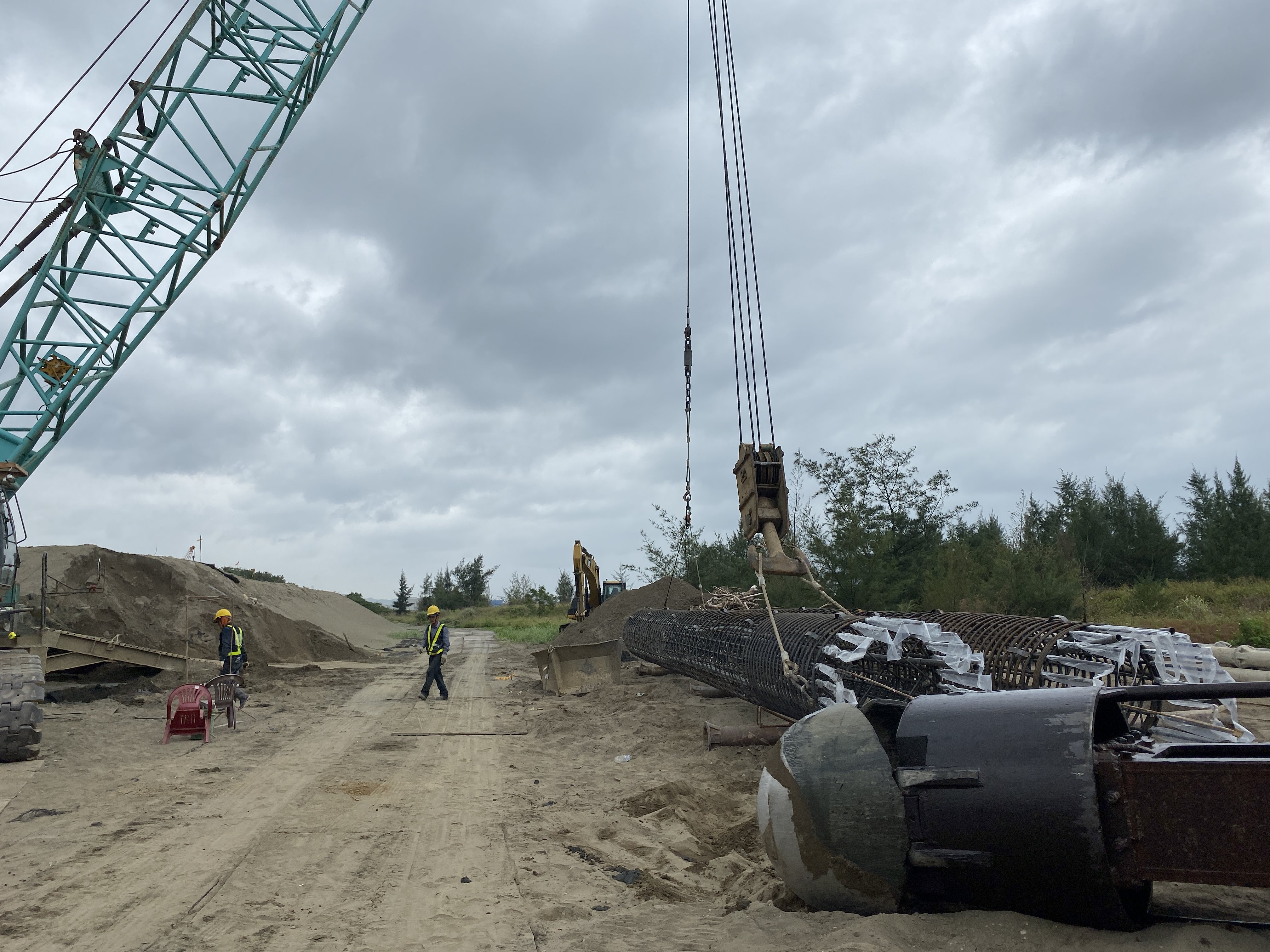 八里端基樁鋼筋籠吊放