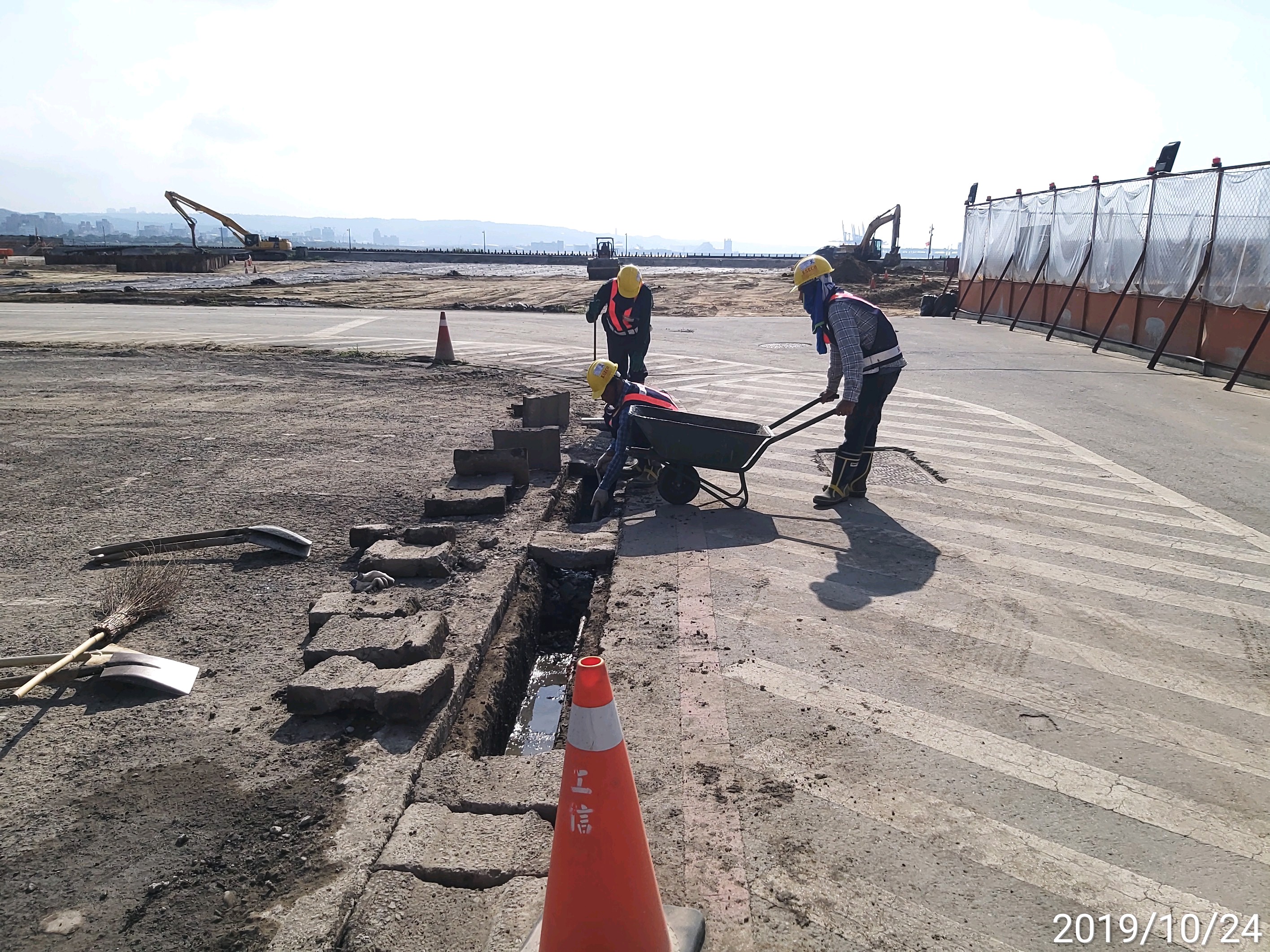 淡水瑞工區排水溝不定時清理