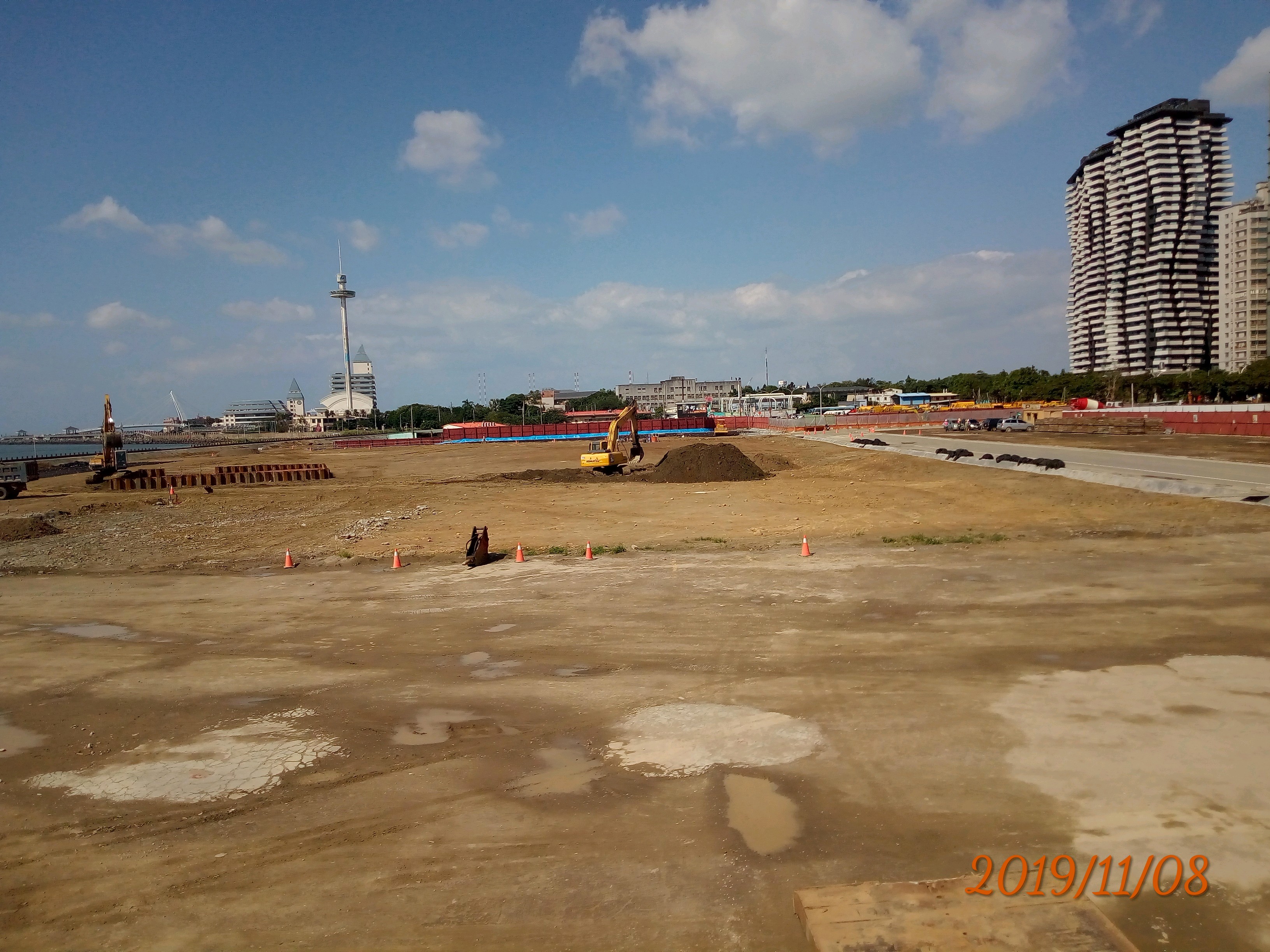 淡水端MR1P3基礎版土方開挖1