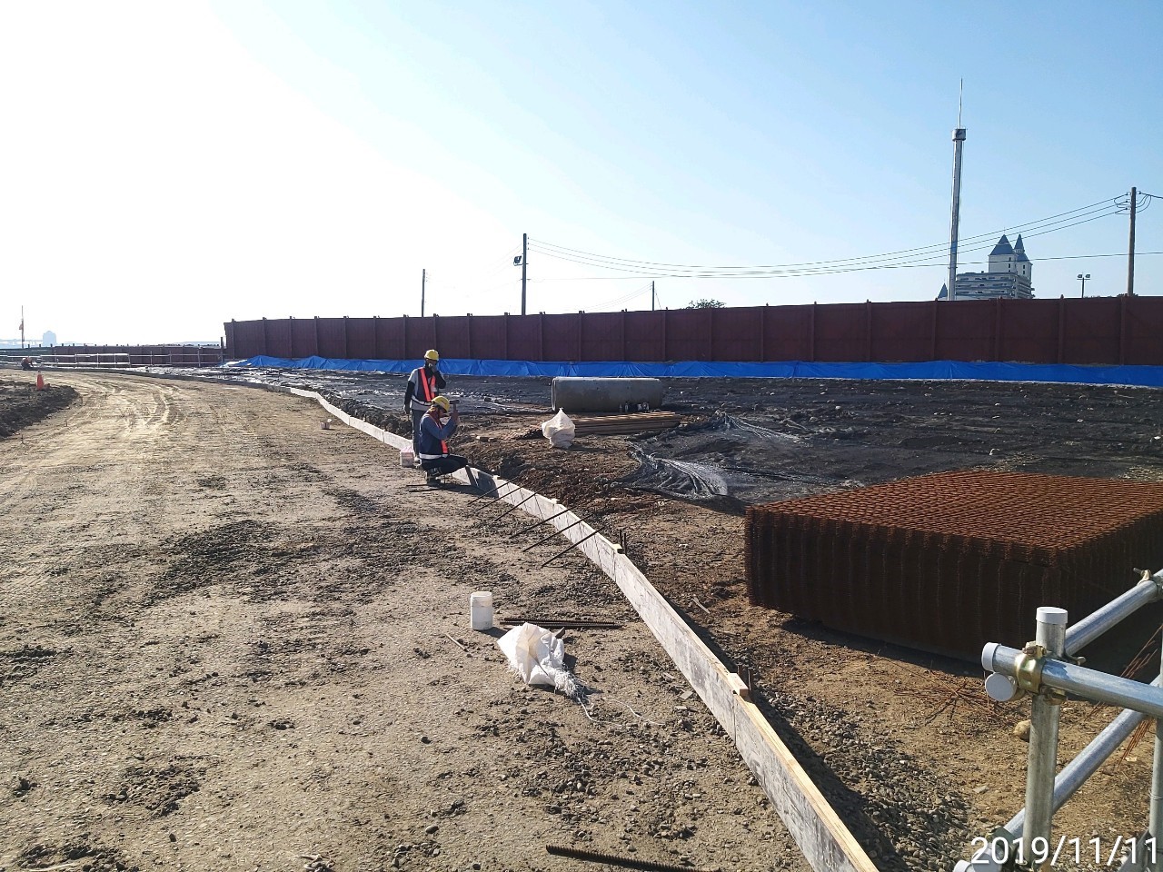 淡水端施工便道側模組立