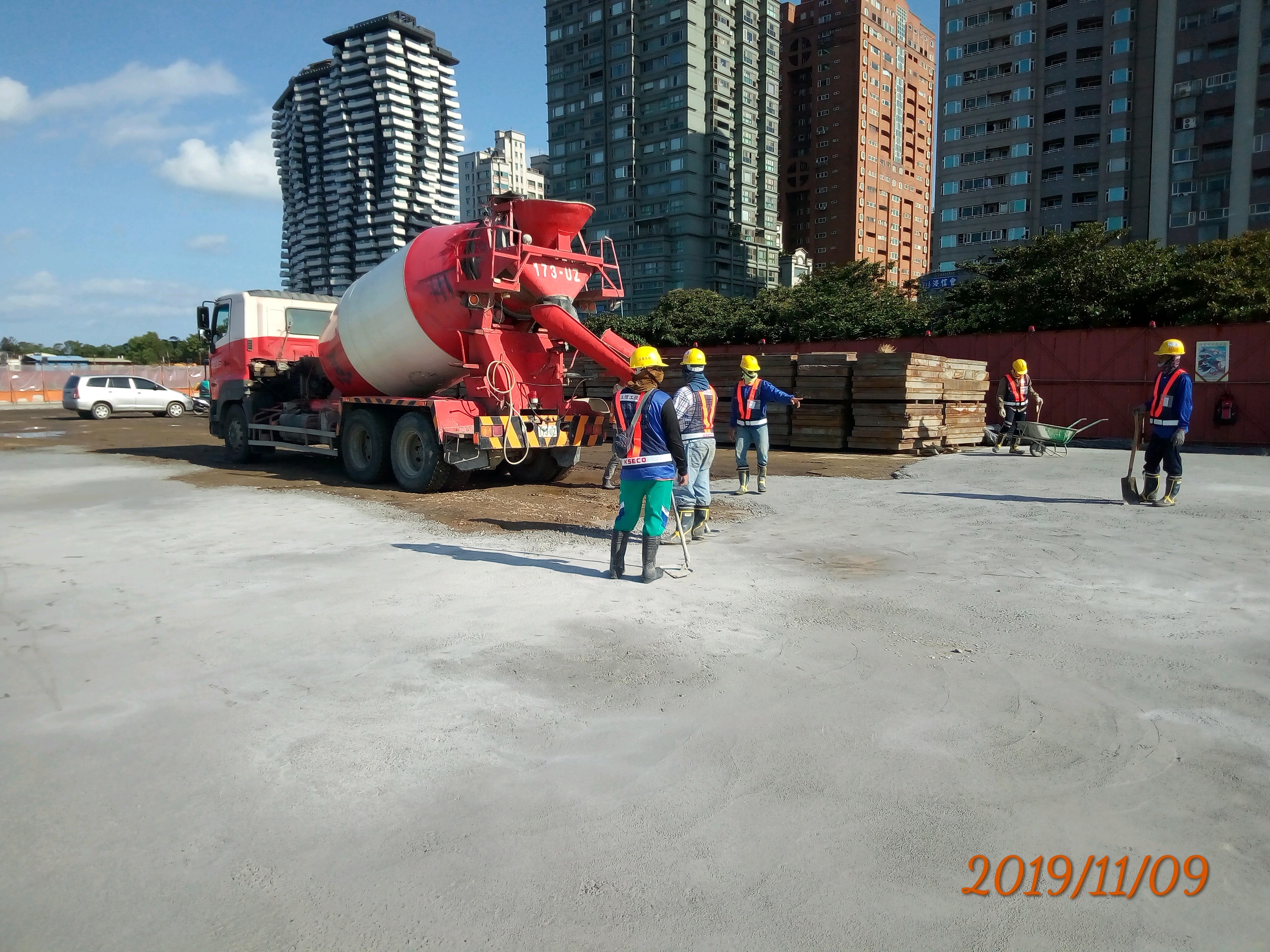 淡水端工地地坪澆置混凝土