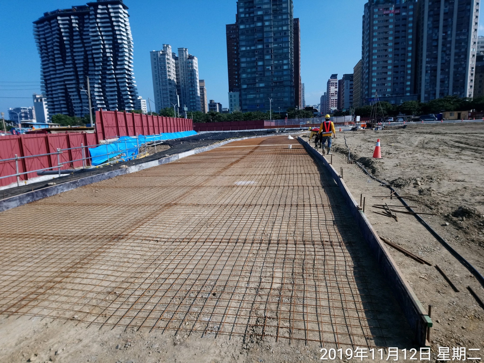 淡水端工區施工便道地坪鋼絲網鋪設