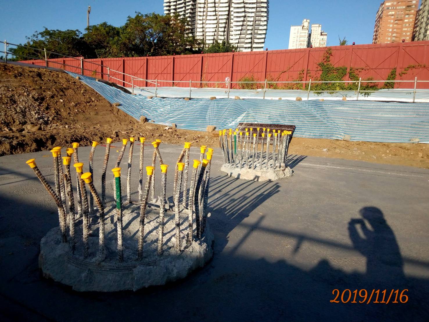 擋土牆基樁預留筋頂安裝保護套