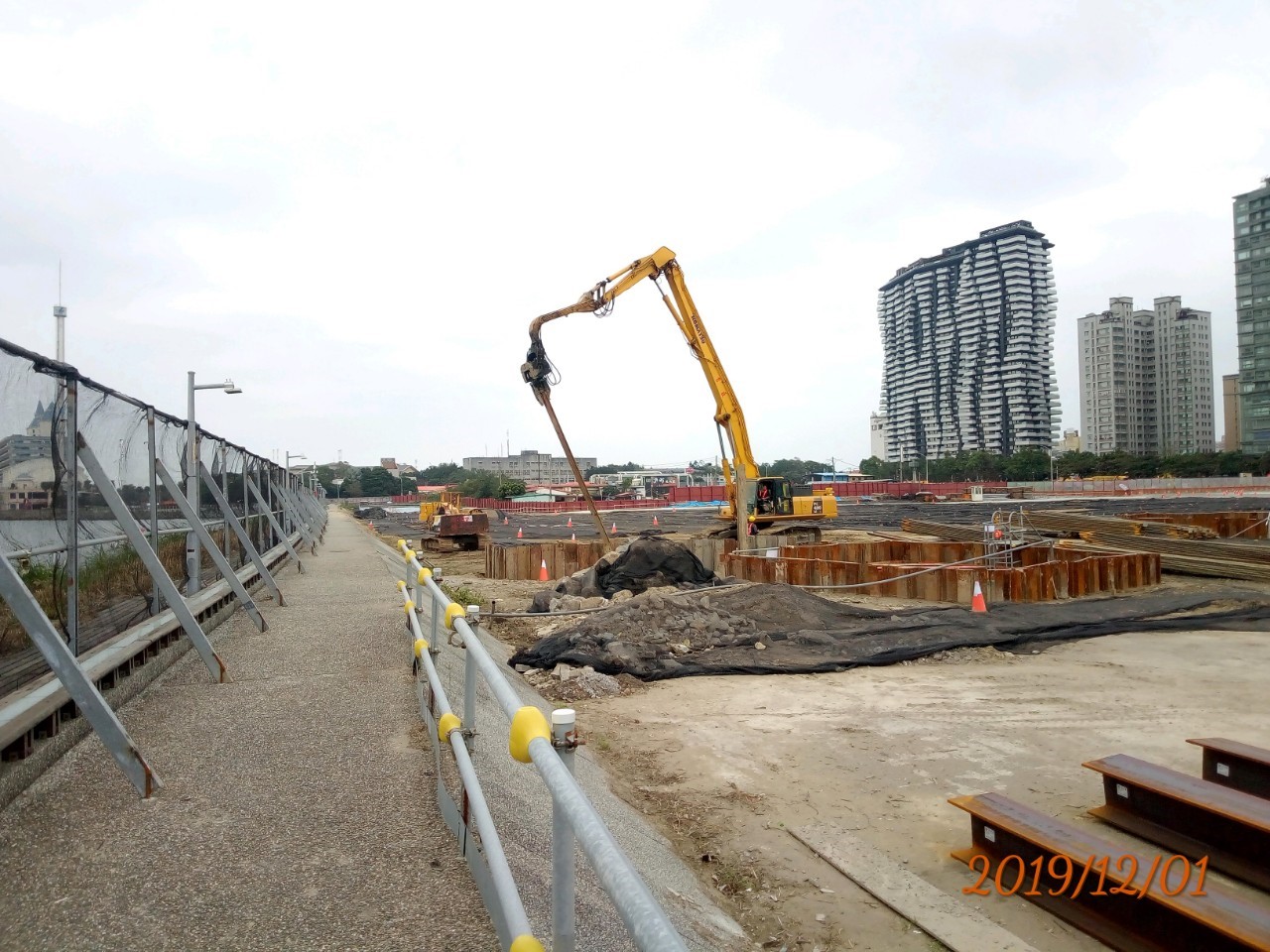 淡水端基礎鋼樁樁打設