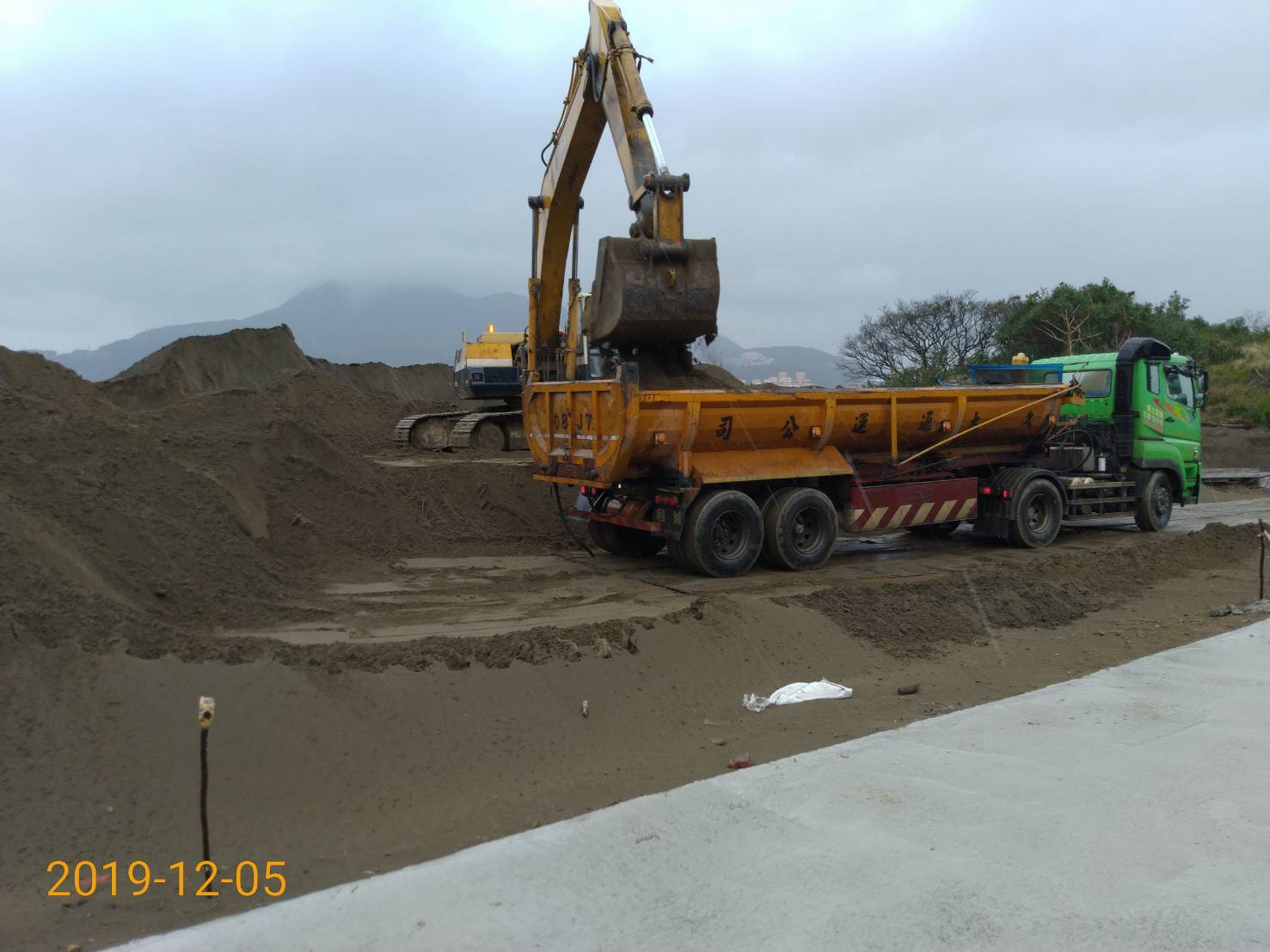 八里端出土作業