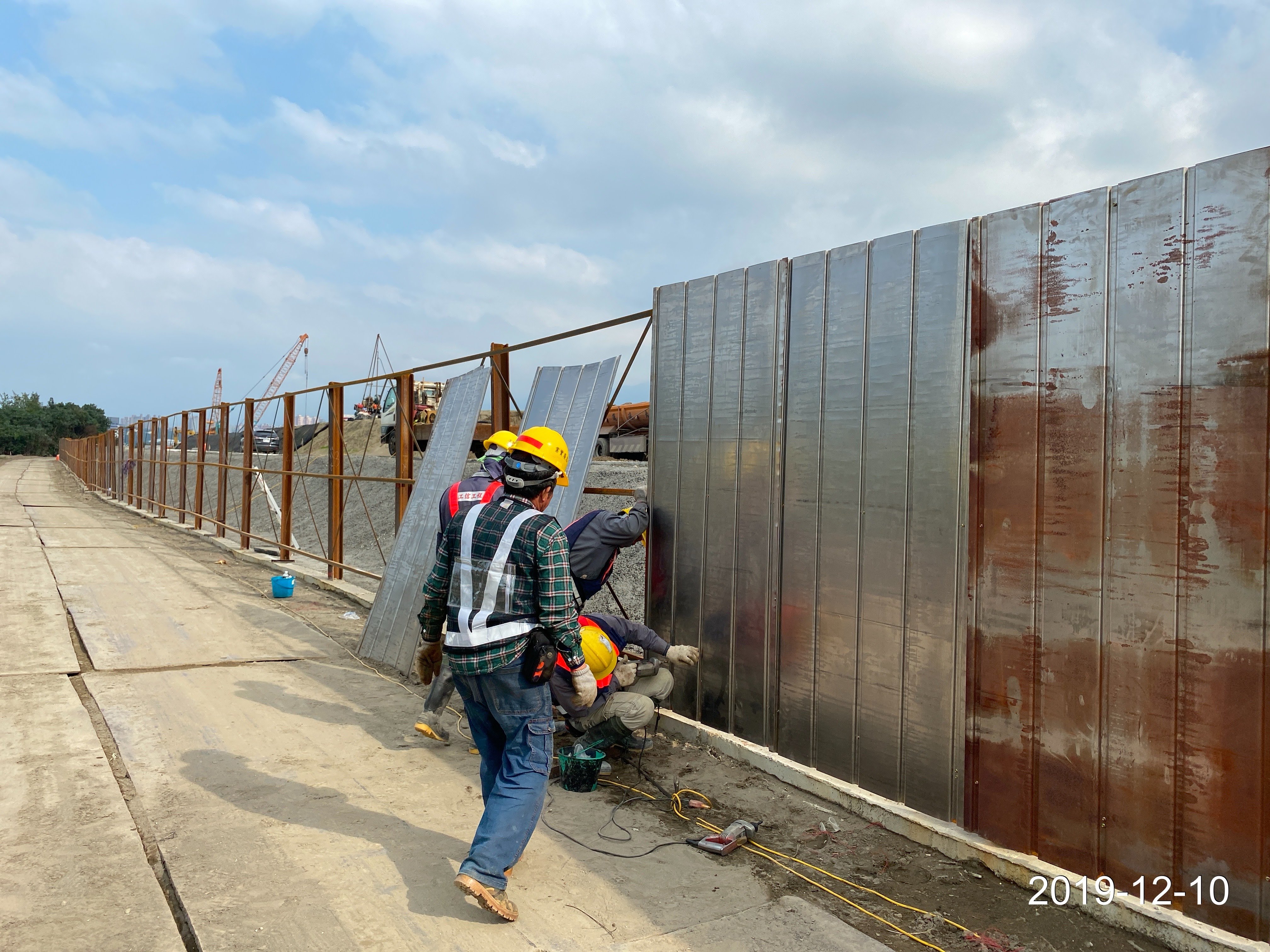 八里端施工圍籬架設