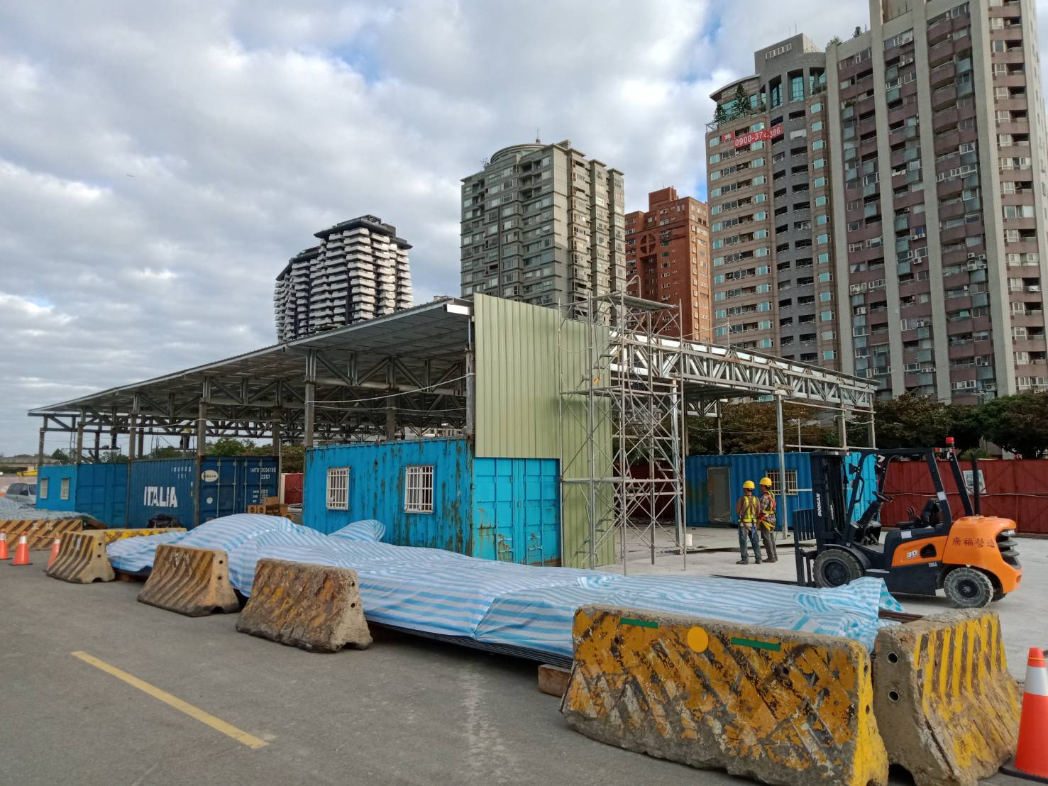 淡水端覆工鈑加工廠側牆封板1