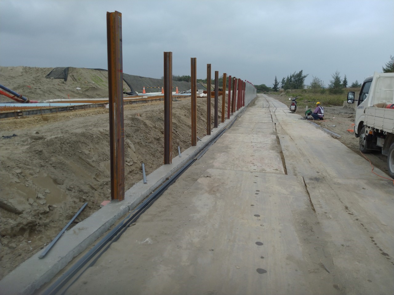 八里端施工圍籬型鋼組立