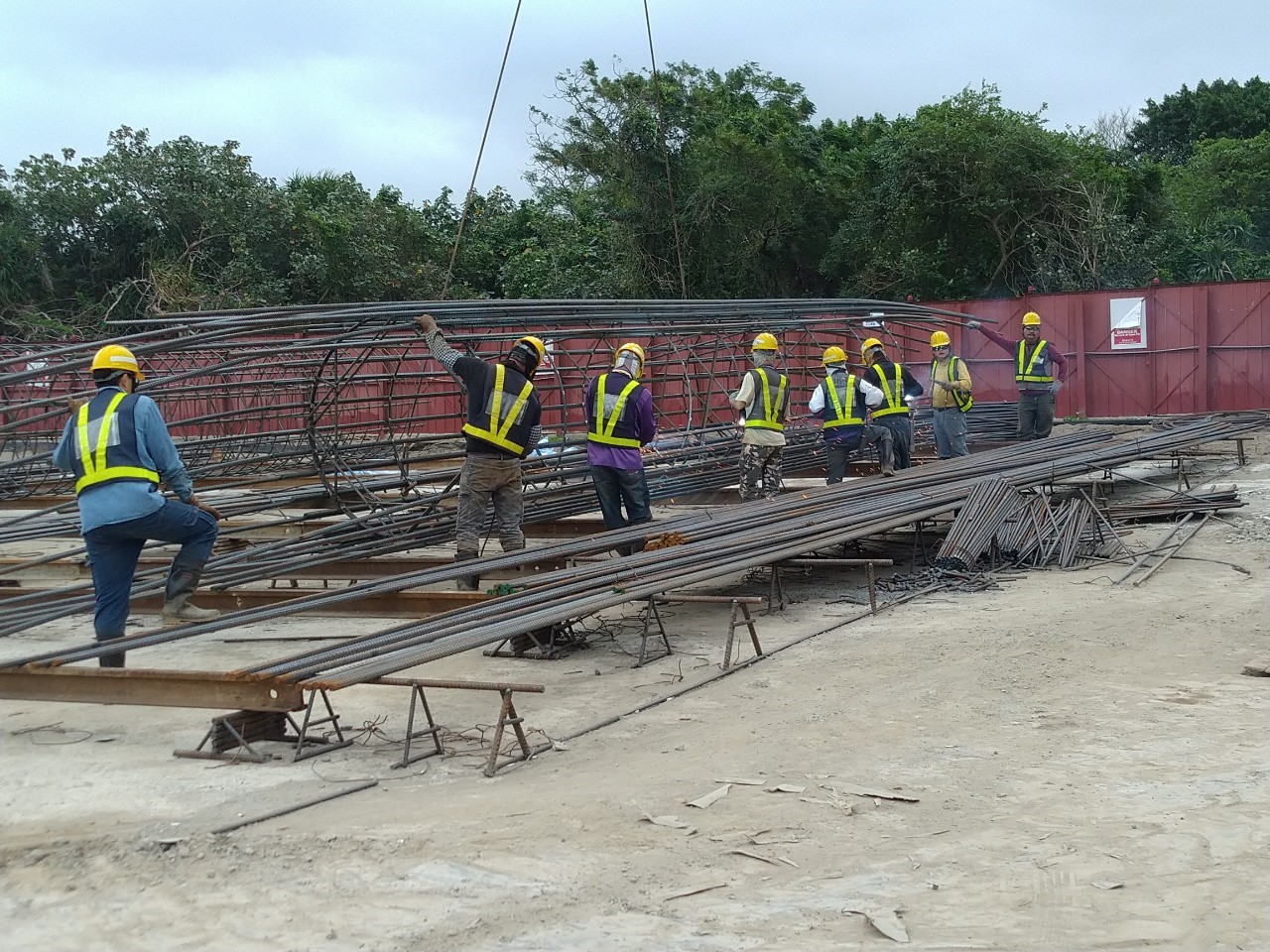 八里端基樁鋼筋籠製作