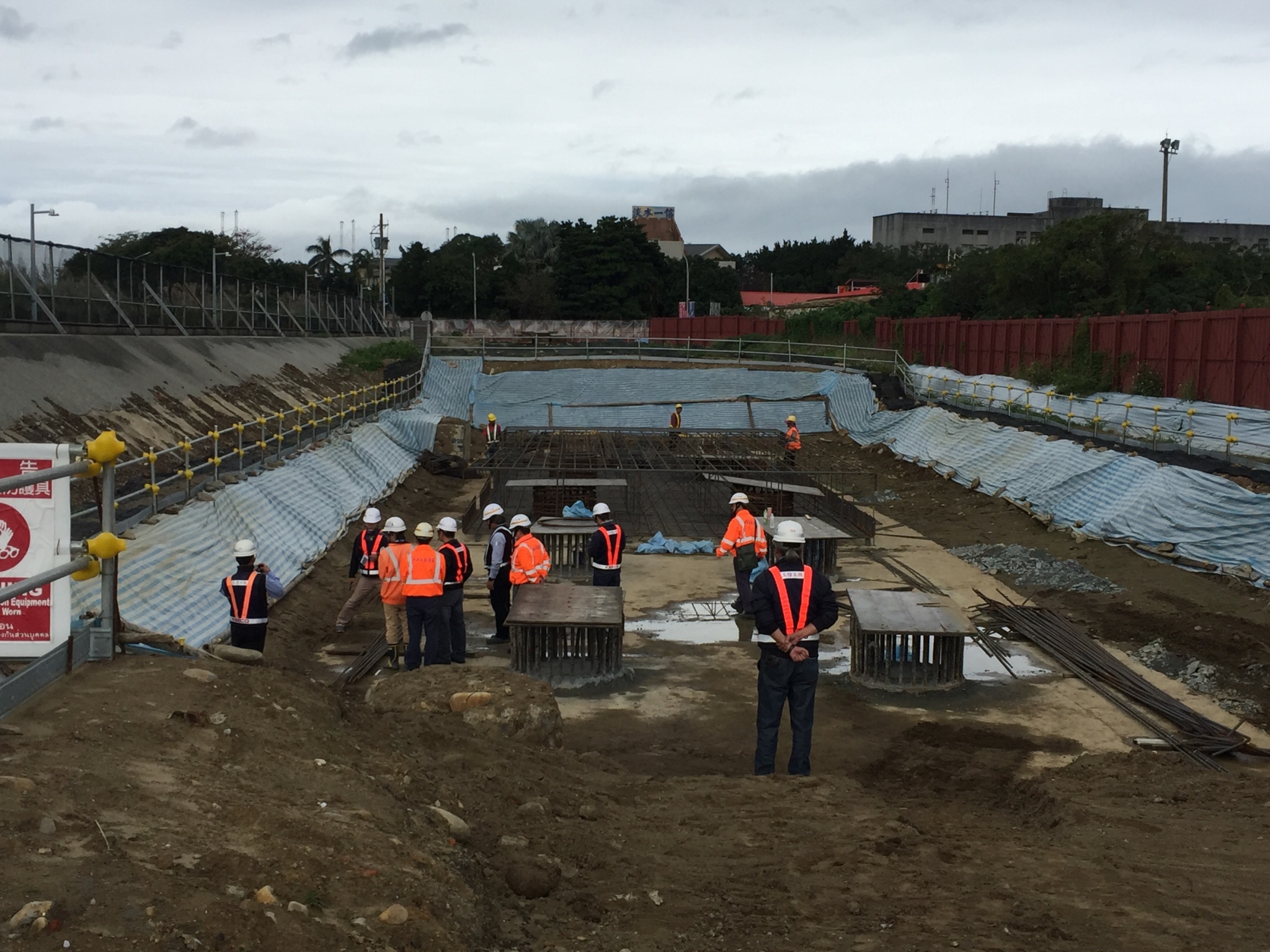 品質稽查委員至淡水端工地現場查核