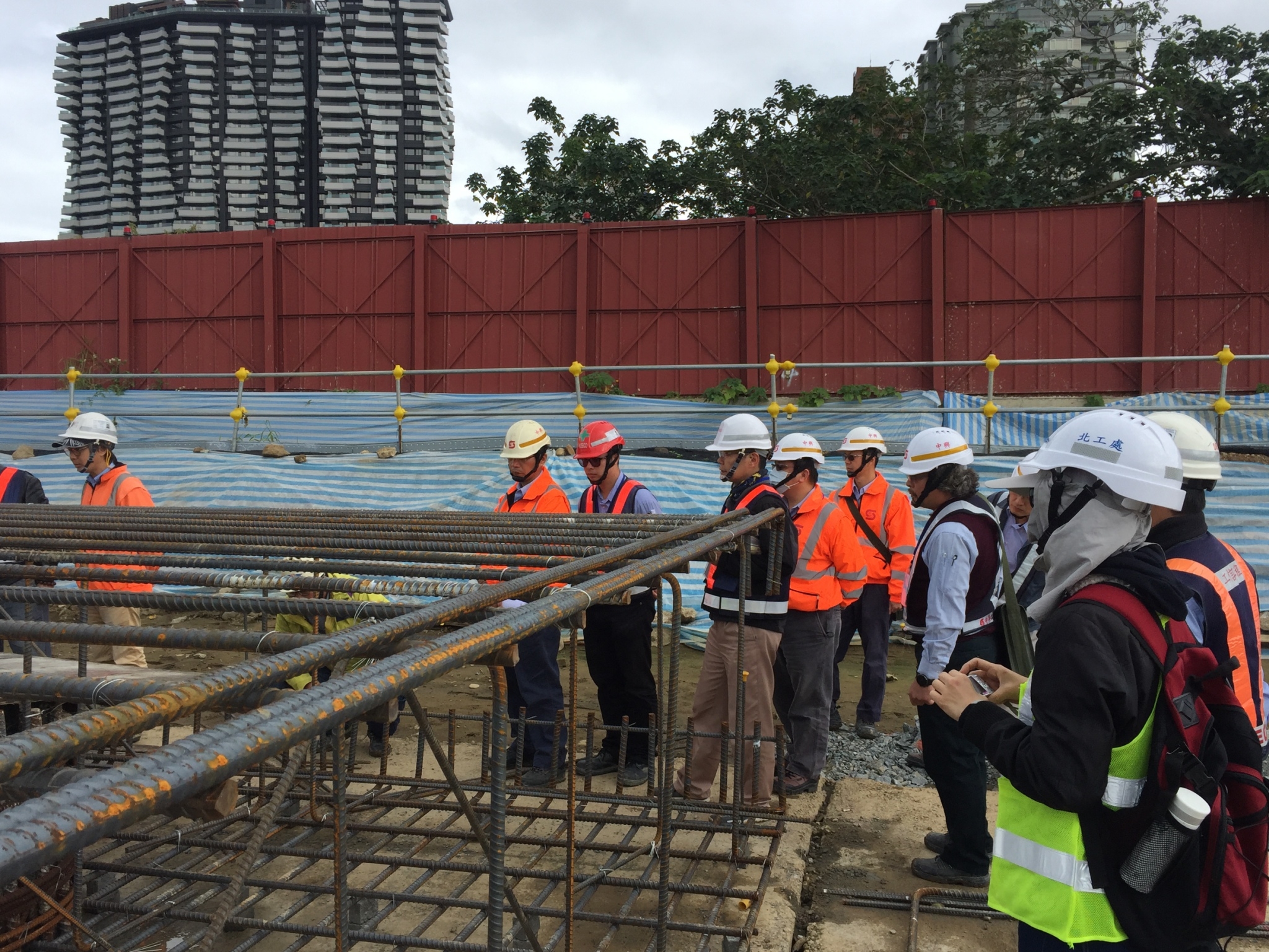 品質稽查委員至淡水端工地現場查核