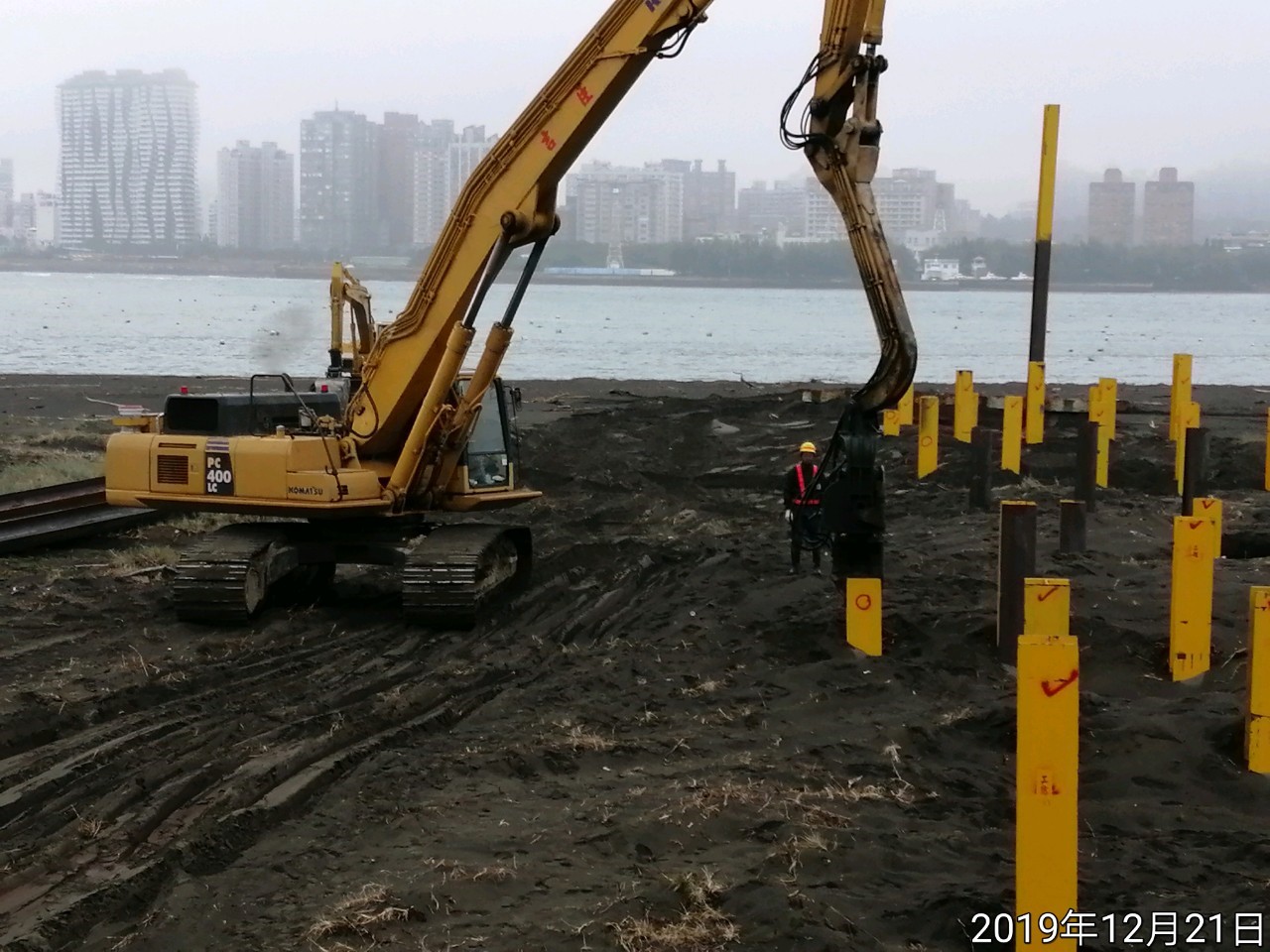 八里端鋼便橋型鋼打設